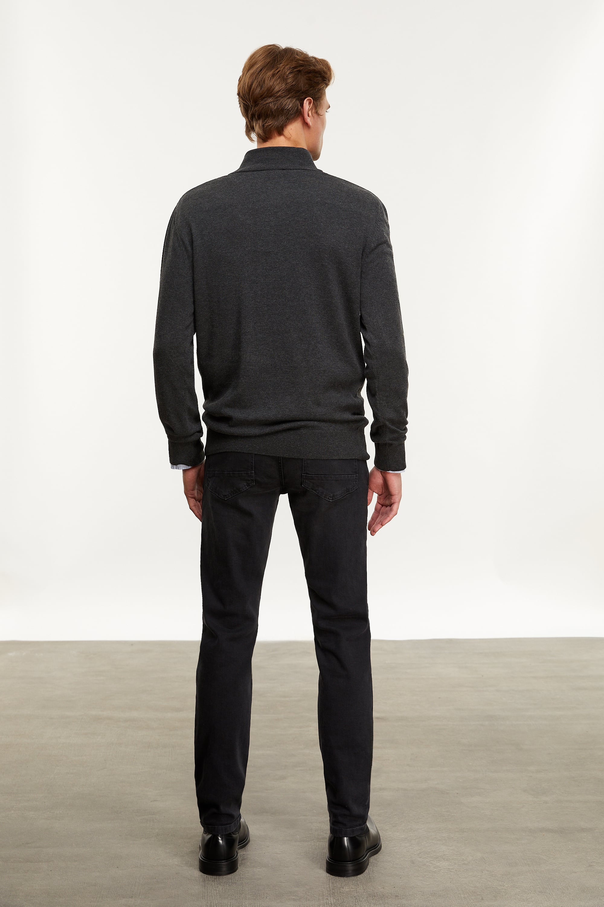 DİK YAKA YARIM FERMUARLI KAZAK