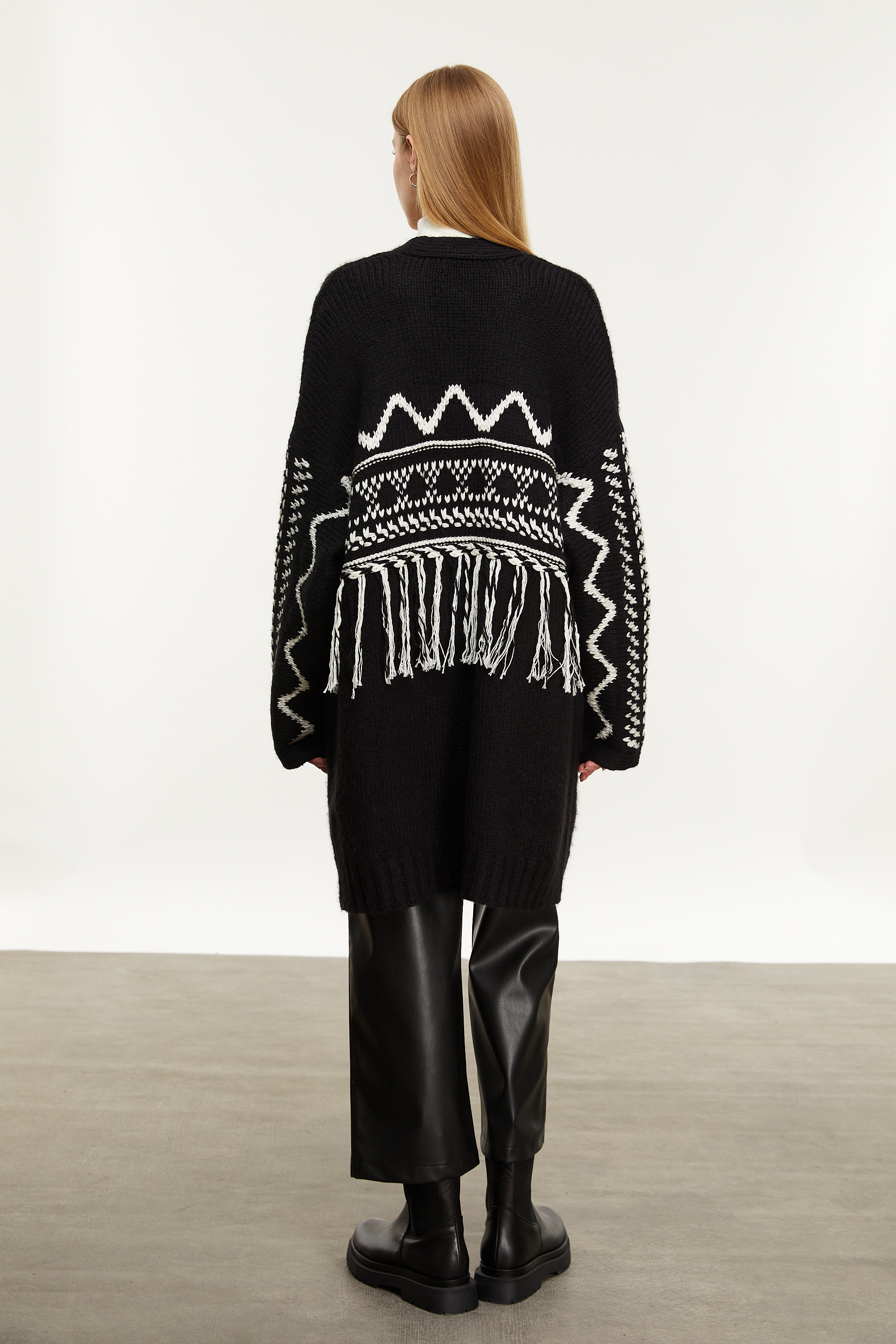 JAKARLI UZUN TRİKO CEKET