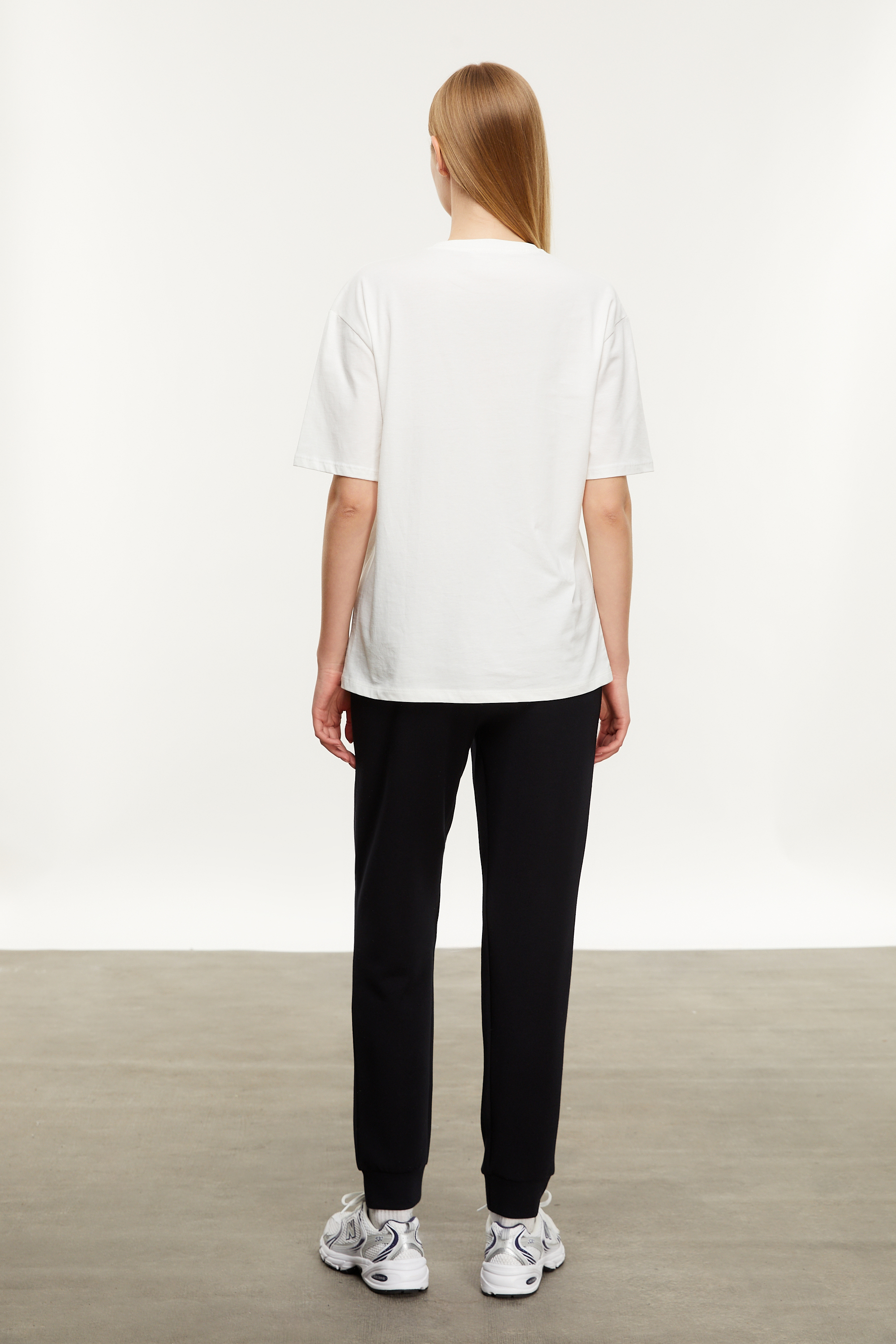 SLOGAN DETAYLI KISA KOLLU T-SHIRT