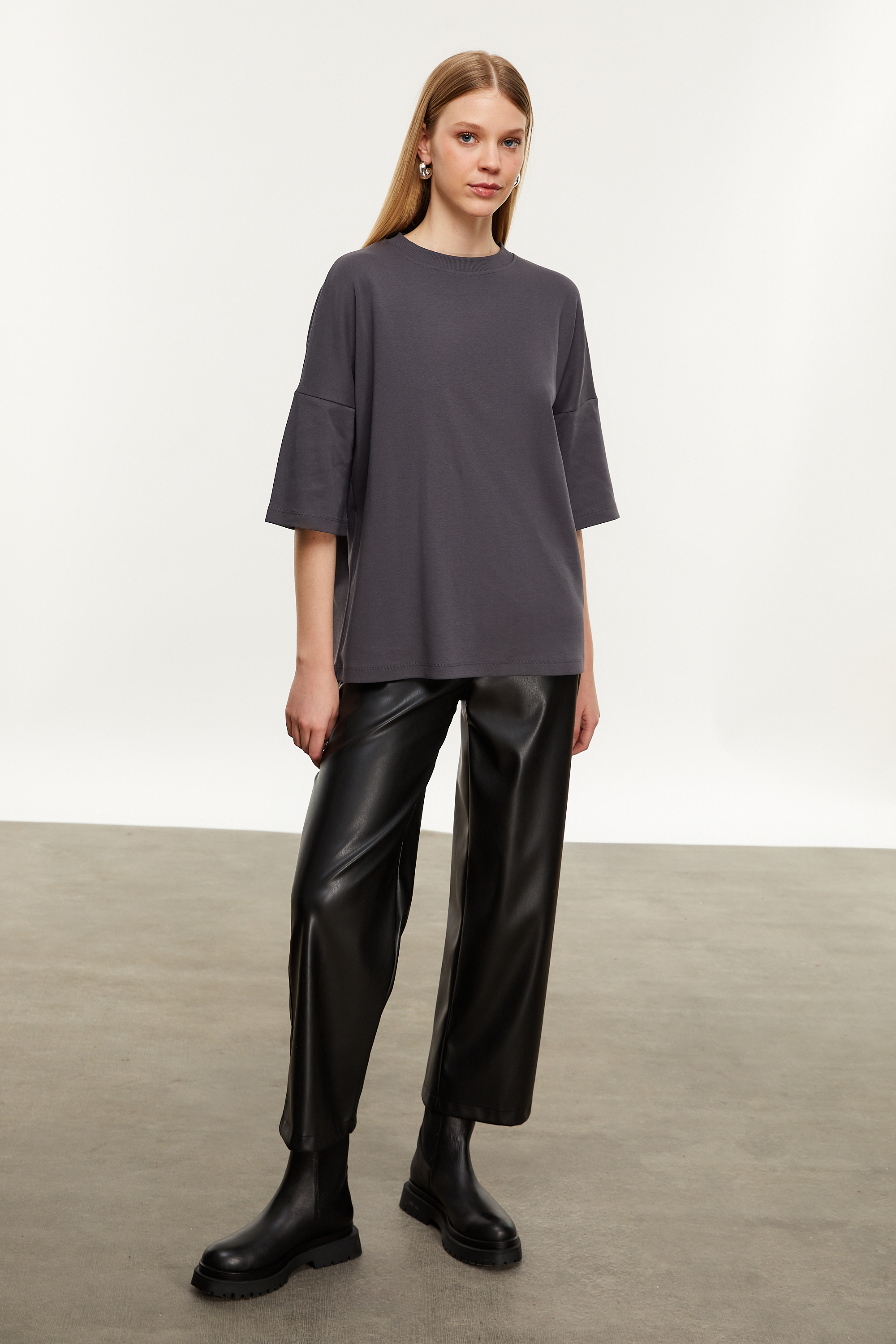 BİSİKLET YAKA KISA KOLLU T-SHIRT