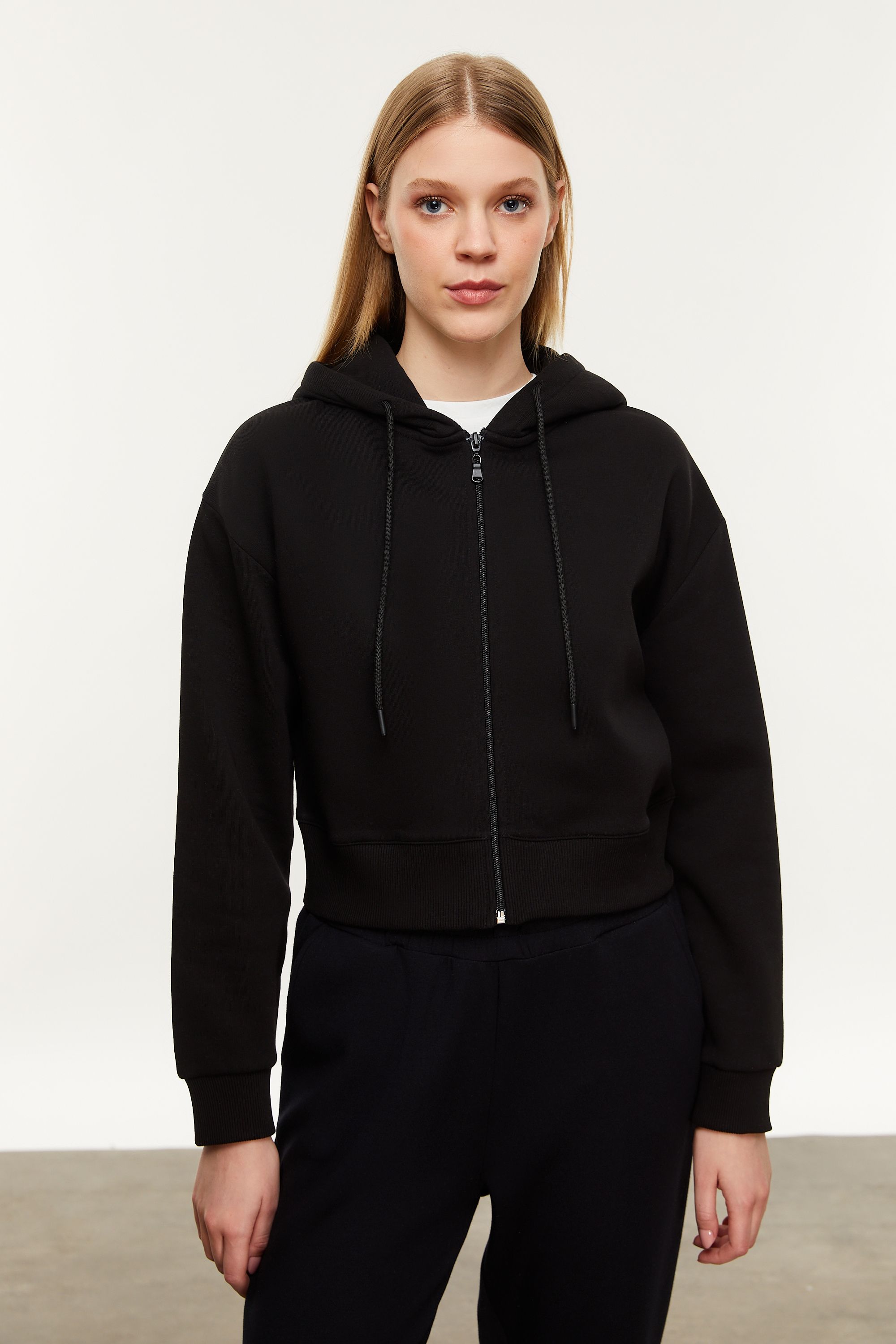 FERMUARLI KAPÜŞONLU SWEATSHIRT