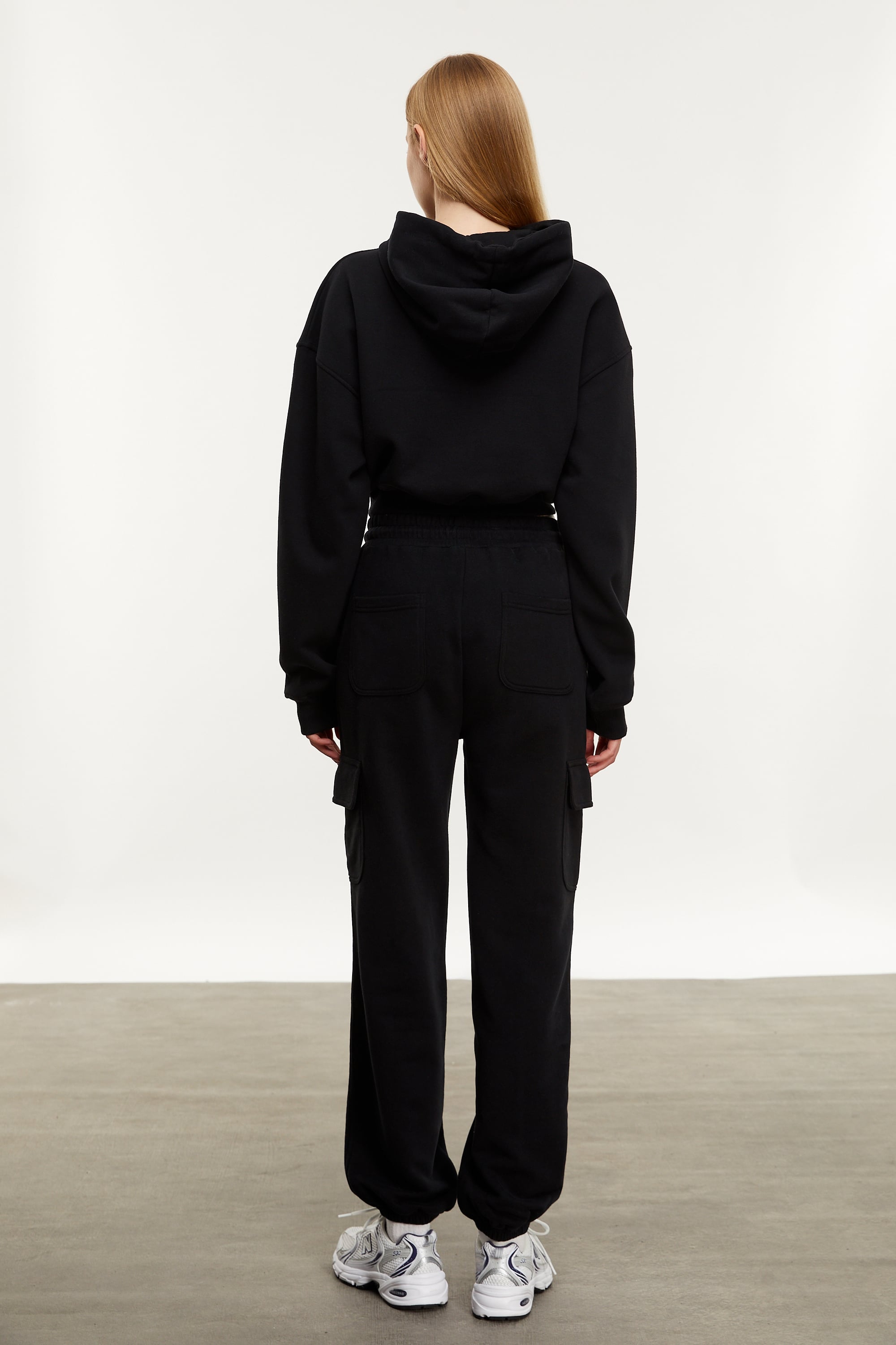 KAPÜŞONLU CROP SWEATSHIRT