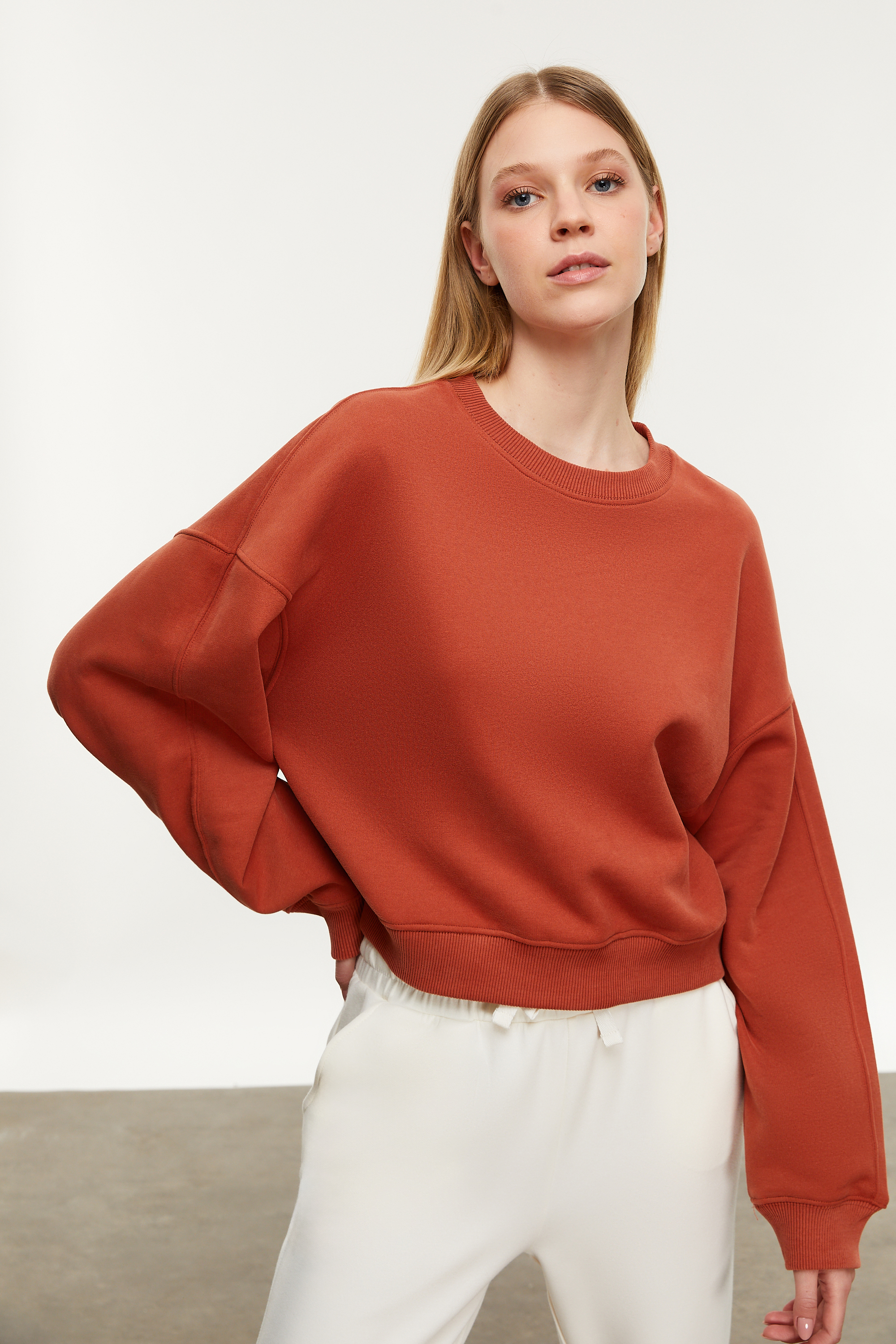 BİSİKLET YAKA SWEATSHIRT