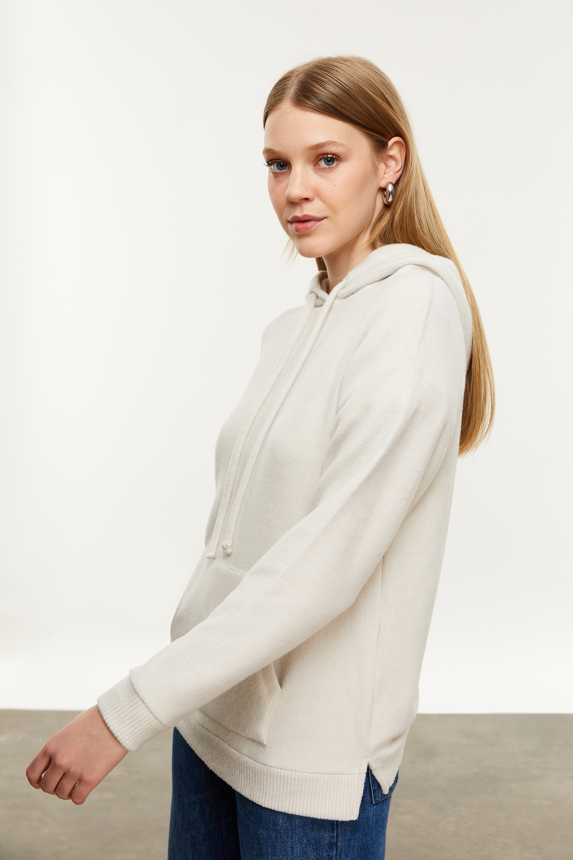 KAPÜŞONLU SWEATSHIRT