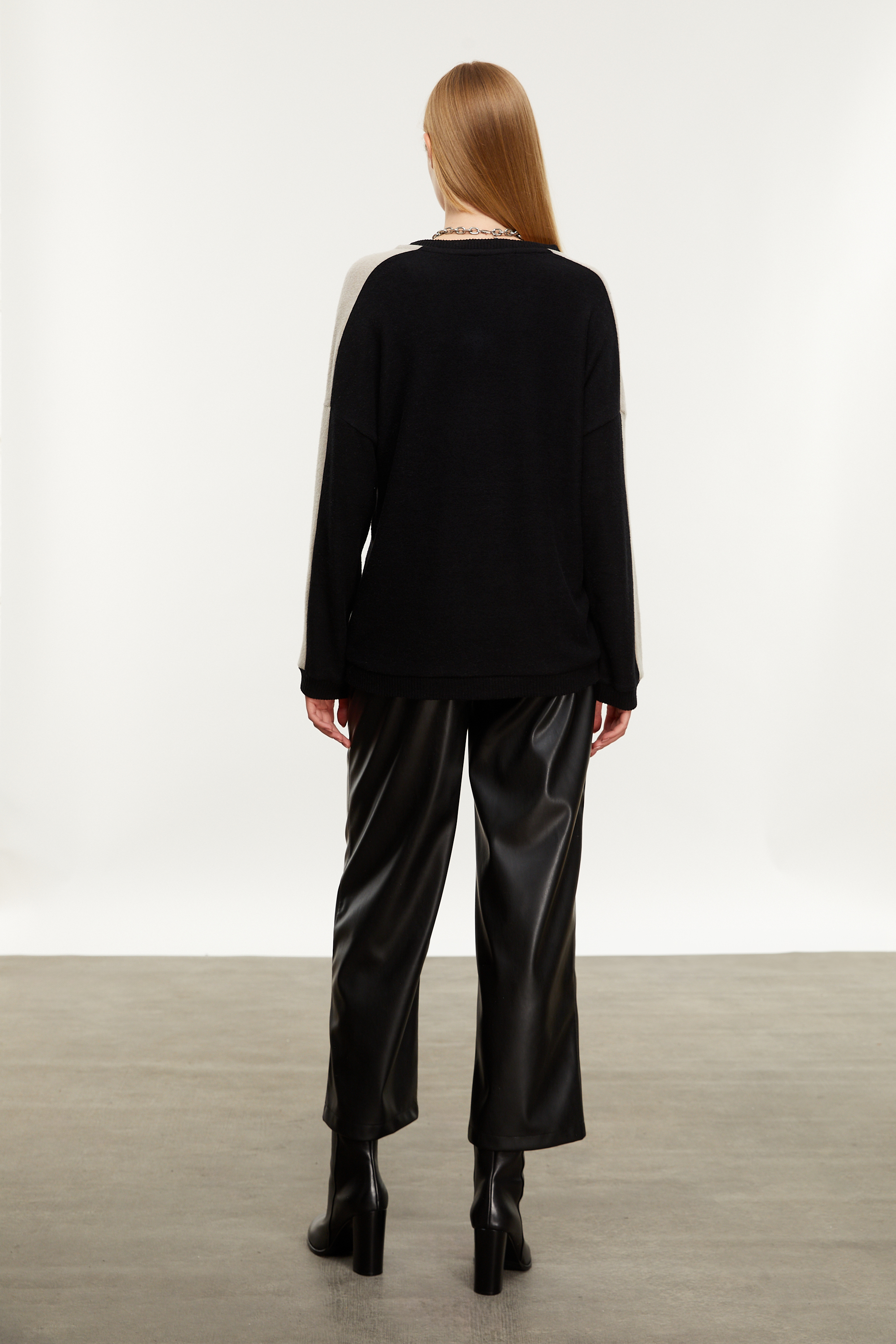 RENK BLOKLU V YAKA KAZAK