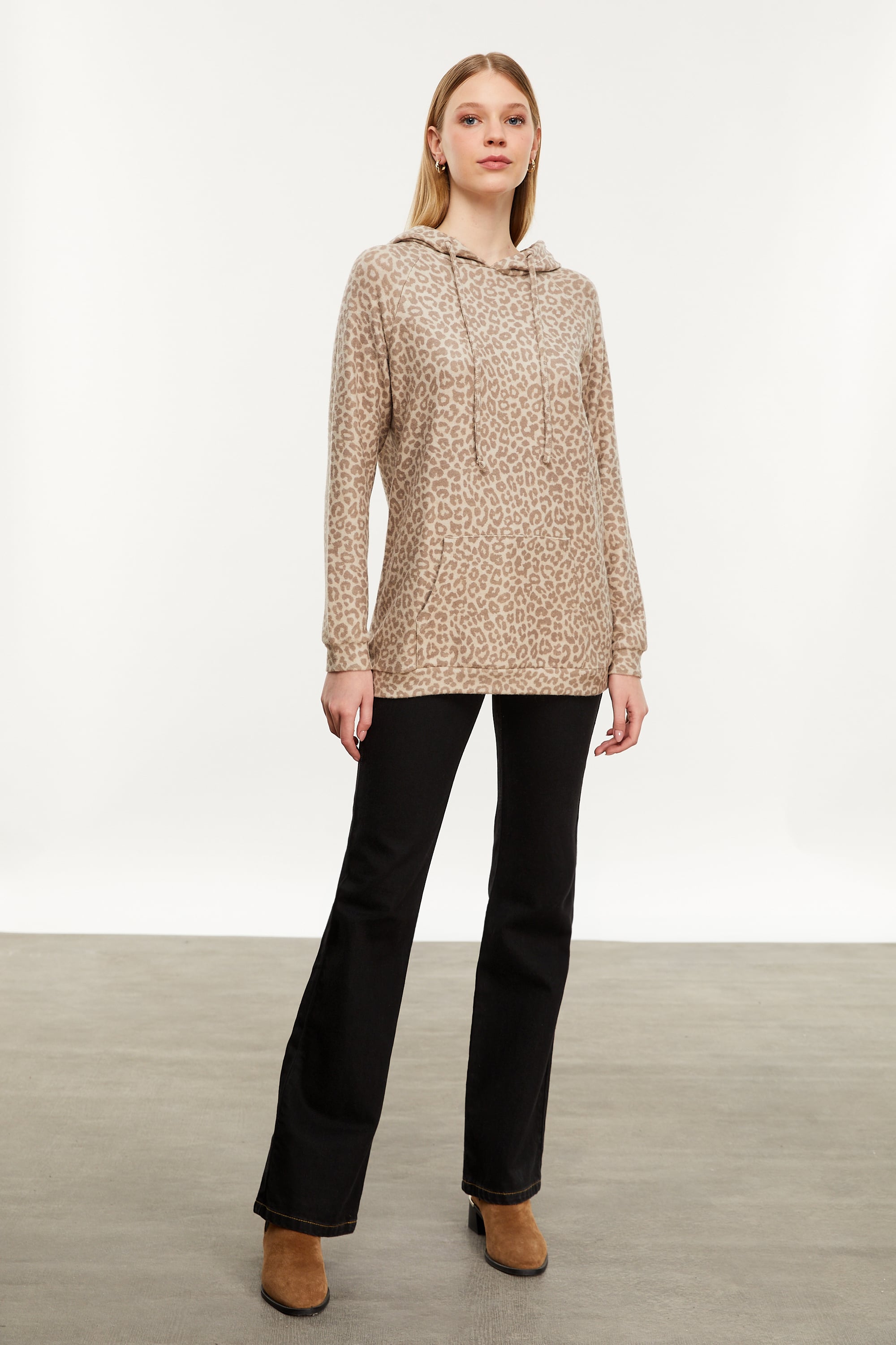 LEOPAR DESENLİ KAPÜŞONLU SWEATSHIRT