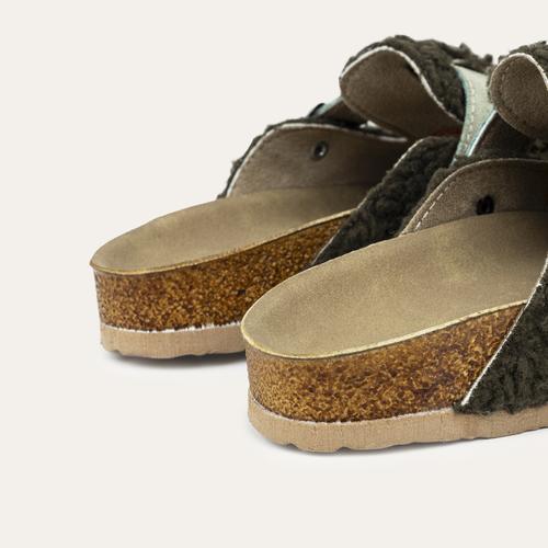  PELÜŞ EV TERLİĞİ