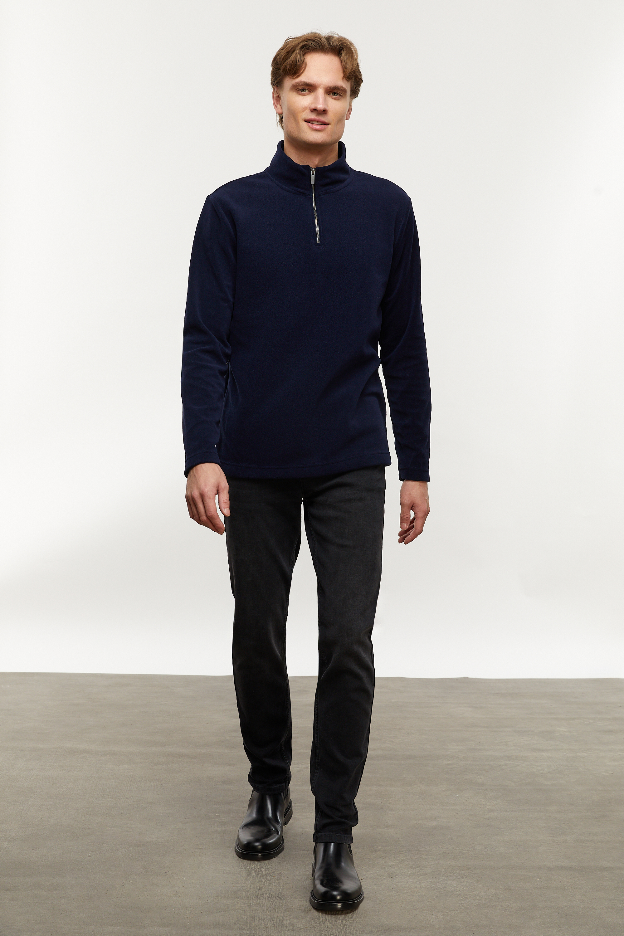 YARIM FERMUARLI DİK YAKA SWEATSHIRT