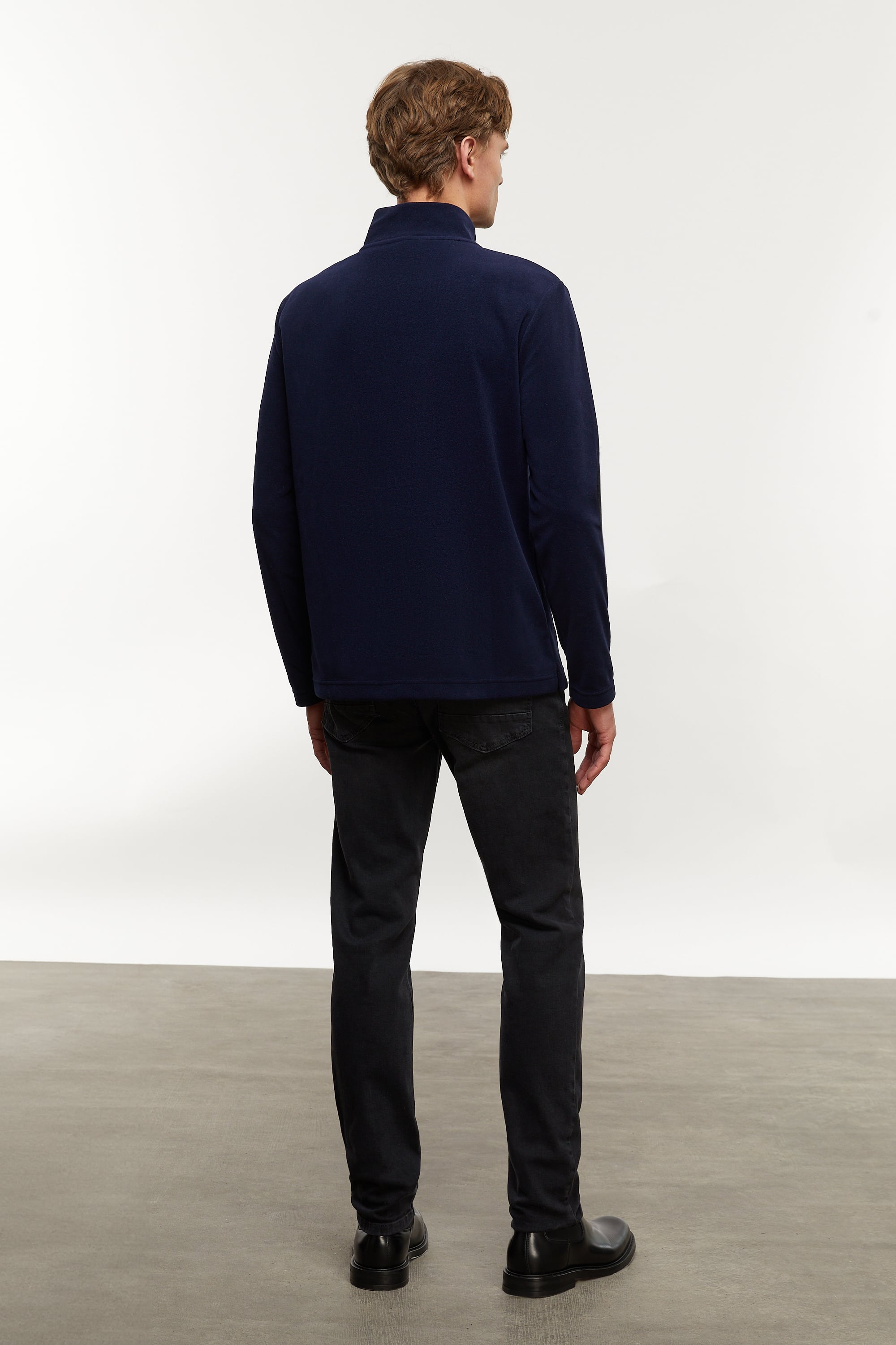 YARIM FERMUARLI DİK YAKA SWEATSHIRT