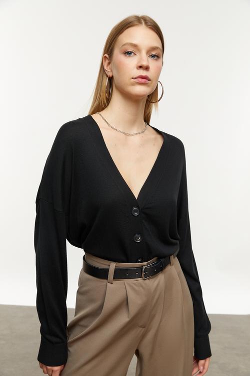  DÜĞMELİ V YAKA TRİKO HIRKA