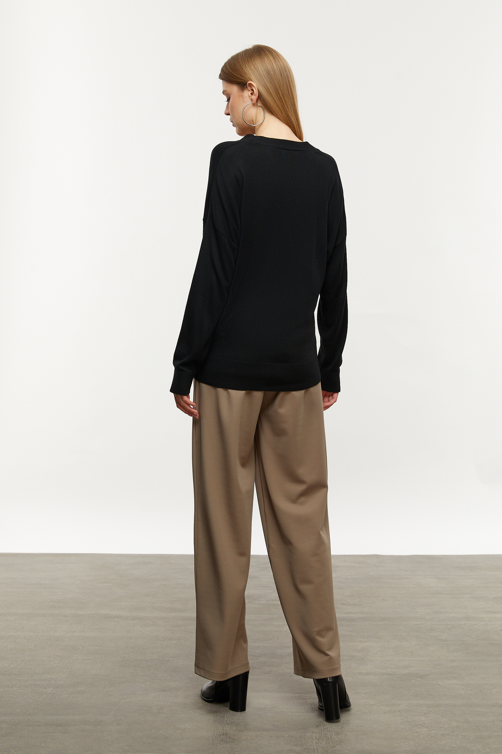 DÜĞMELİ V YAKA TRİKO HIRKA