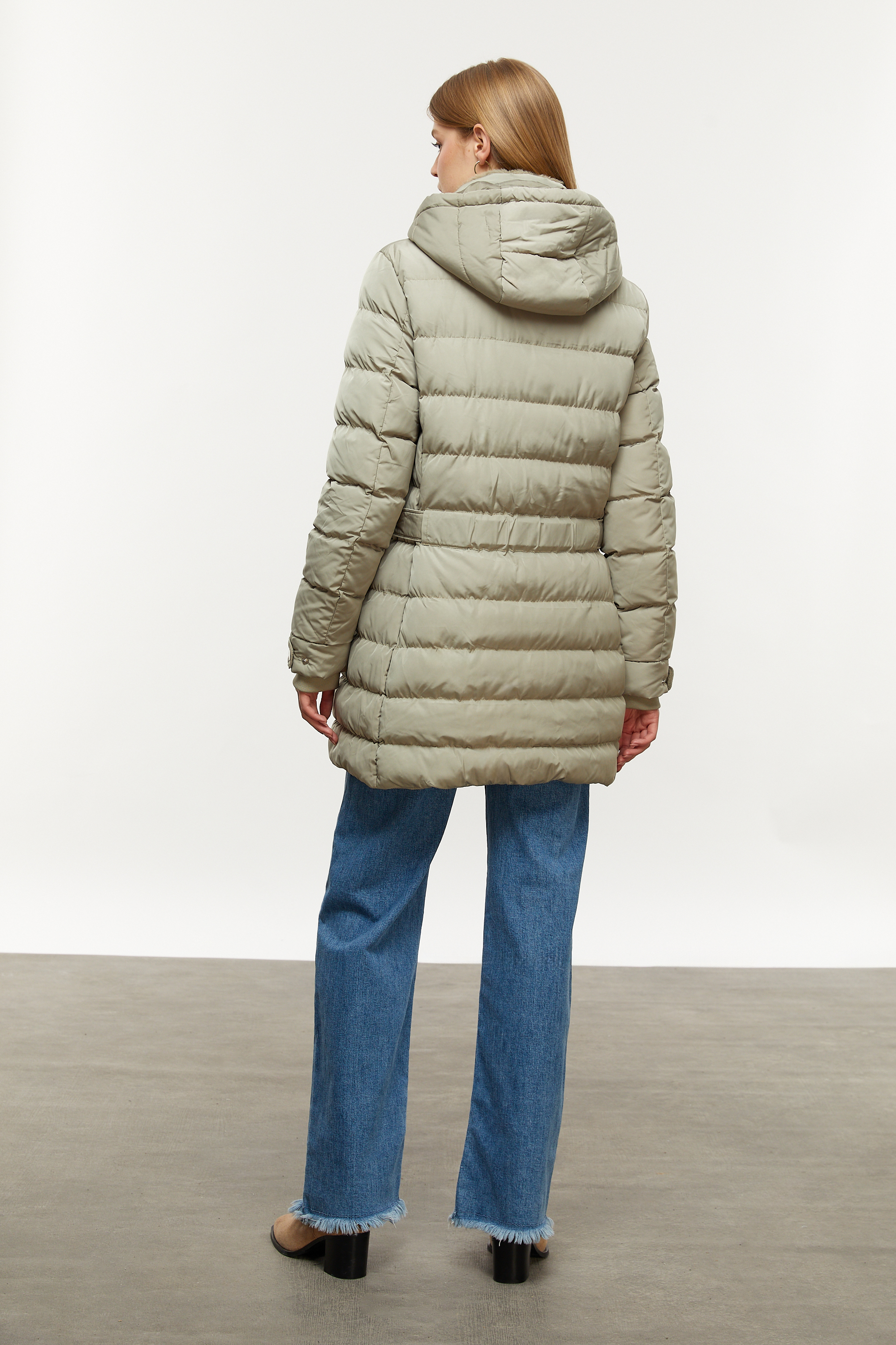 KAPÜŞONLU KAPİTONELİ ŞİŞME MONT