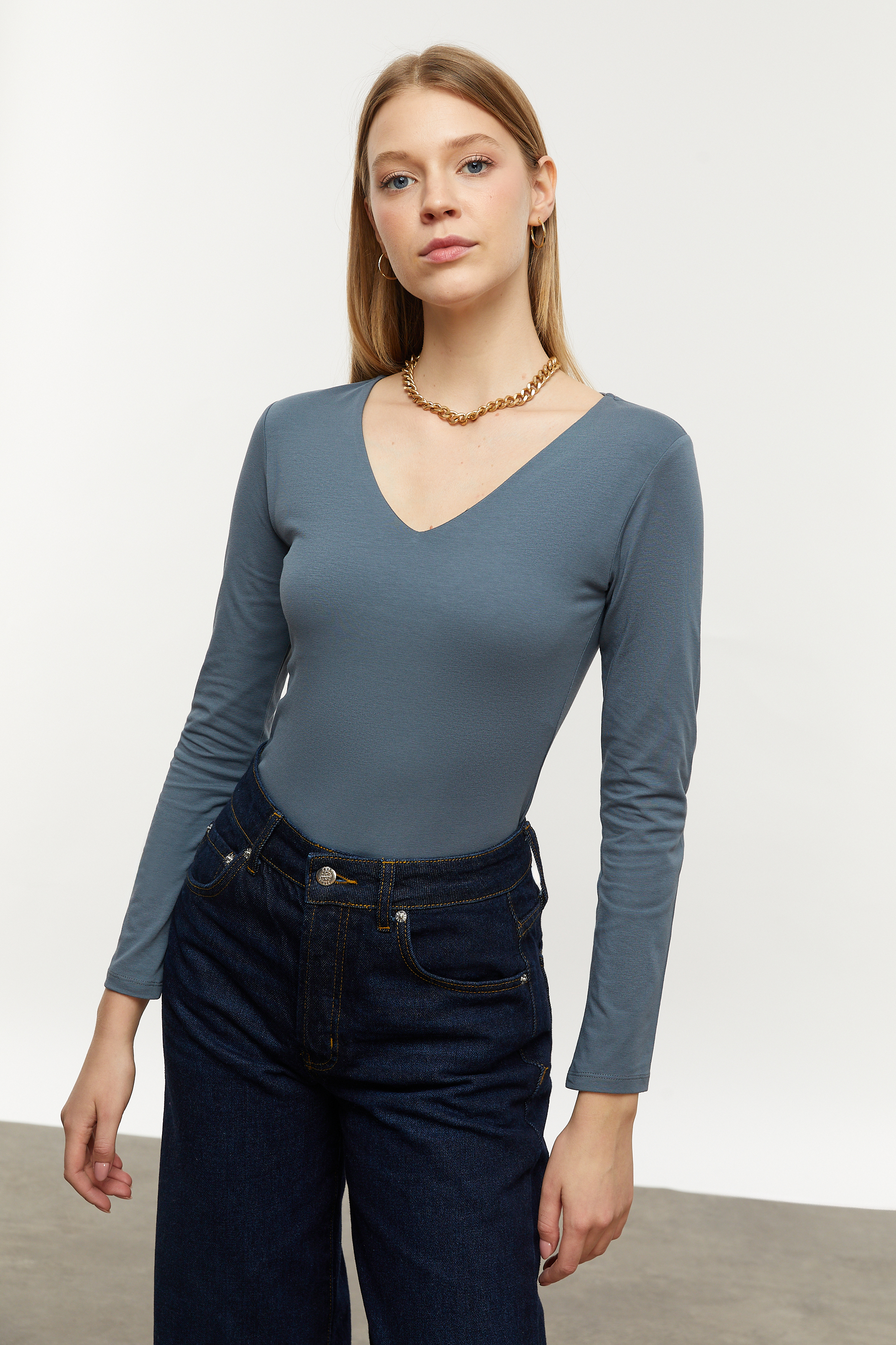 V YAKA UZUN KOLLU T-SHIRT