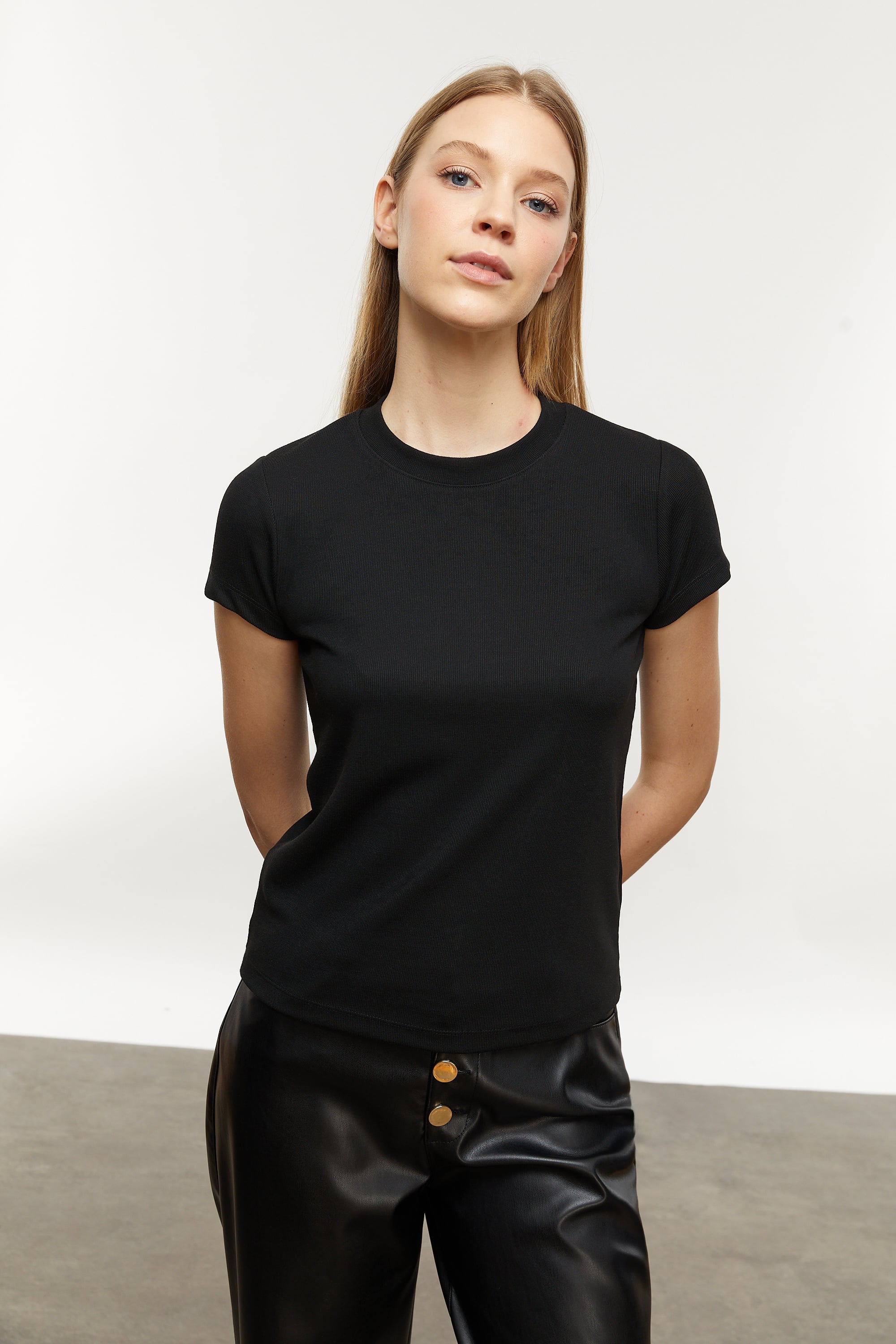 BİSİKLET YAKA KISA KOLLU T-SHIRT