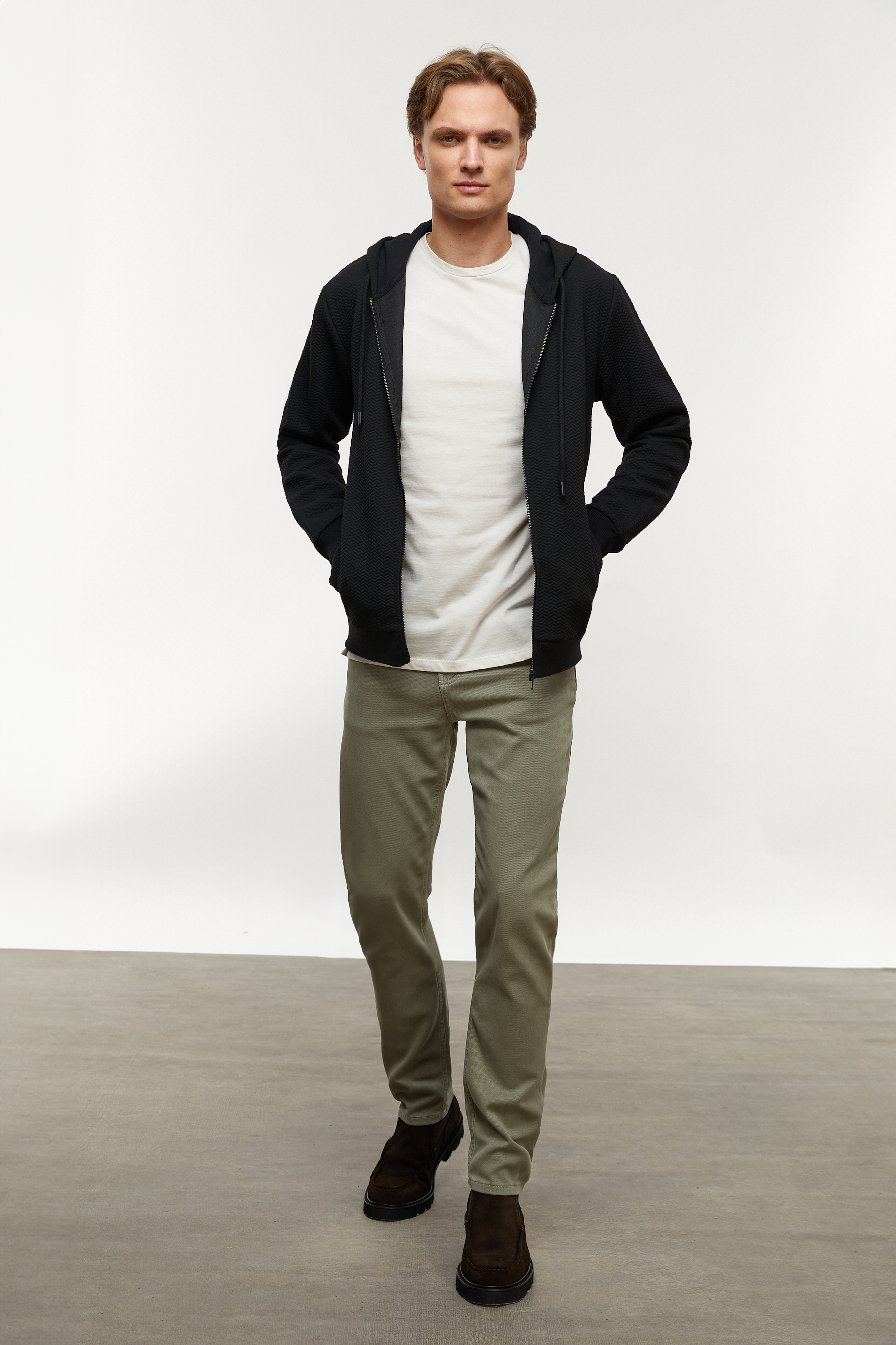 FERMUARLI KAPÜŞONLU SWEATSHIRT