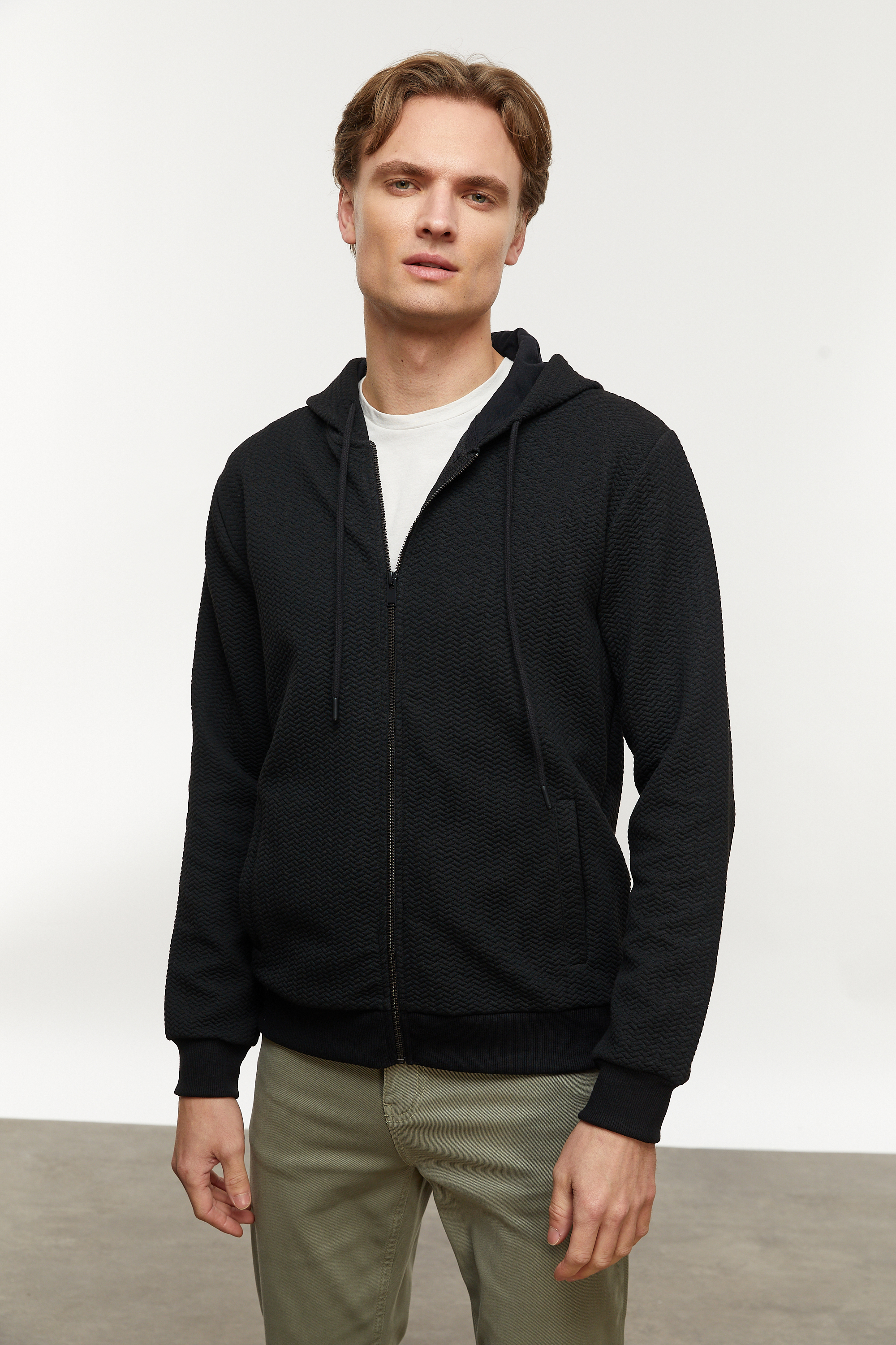 FERMUARLI KAPÜŞONLU SWEATSHIRT