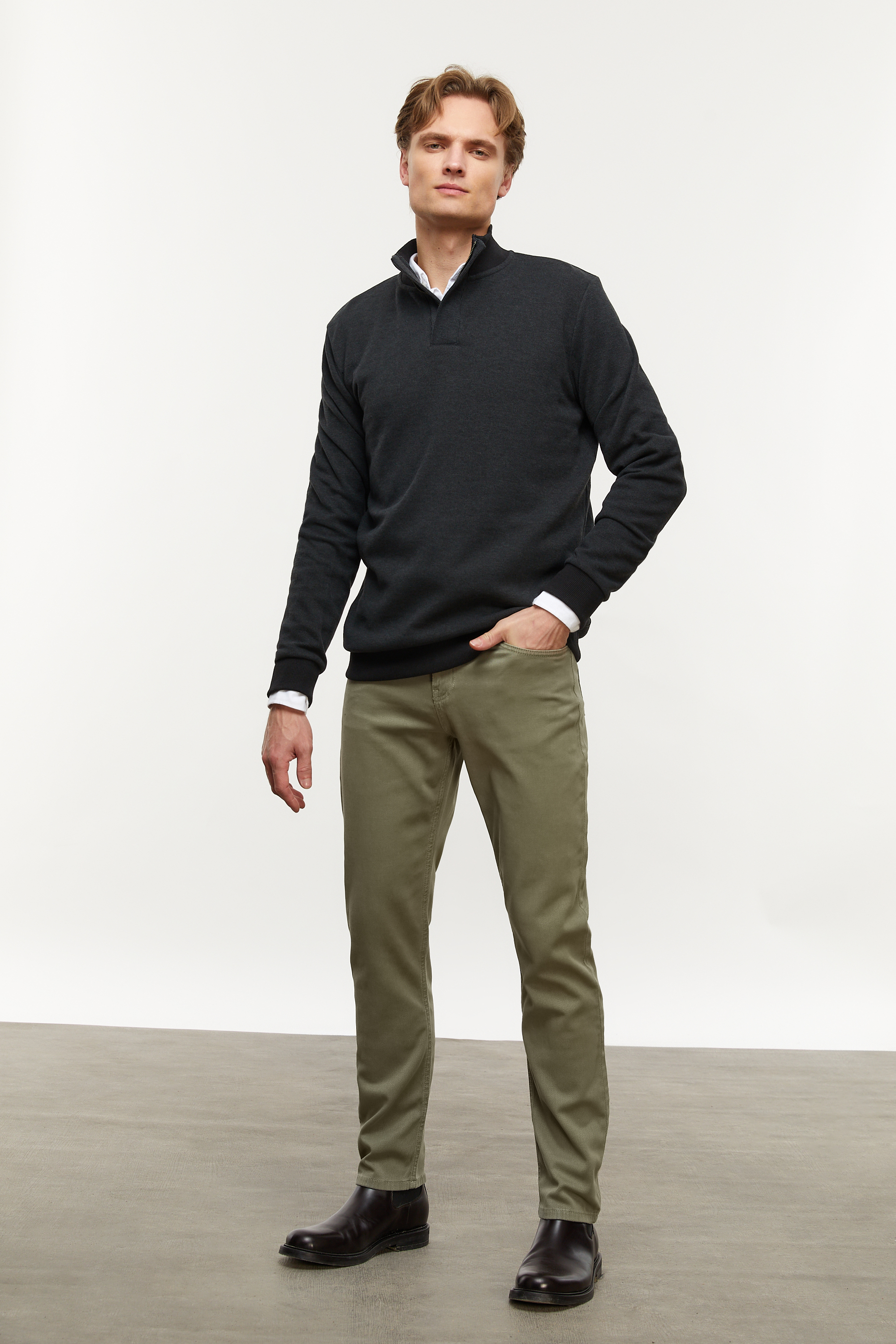 DİK YAKA SWEATSHIRT