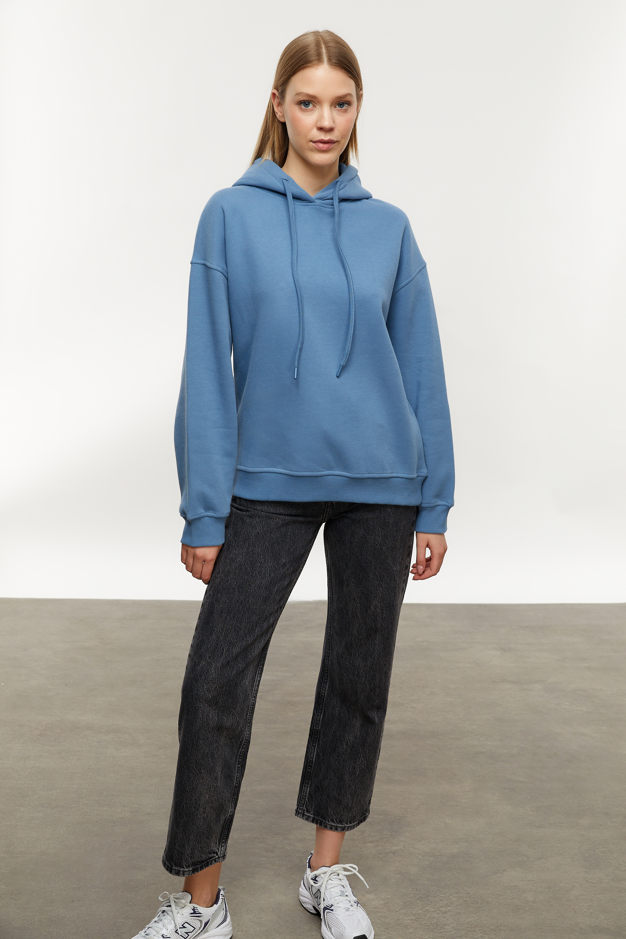 KAPÜŞONLU SWEATSHIRT