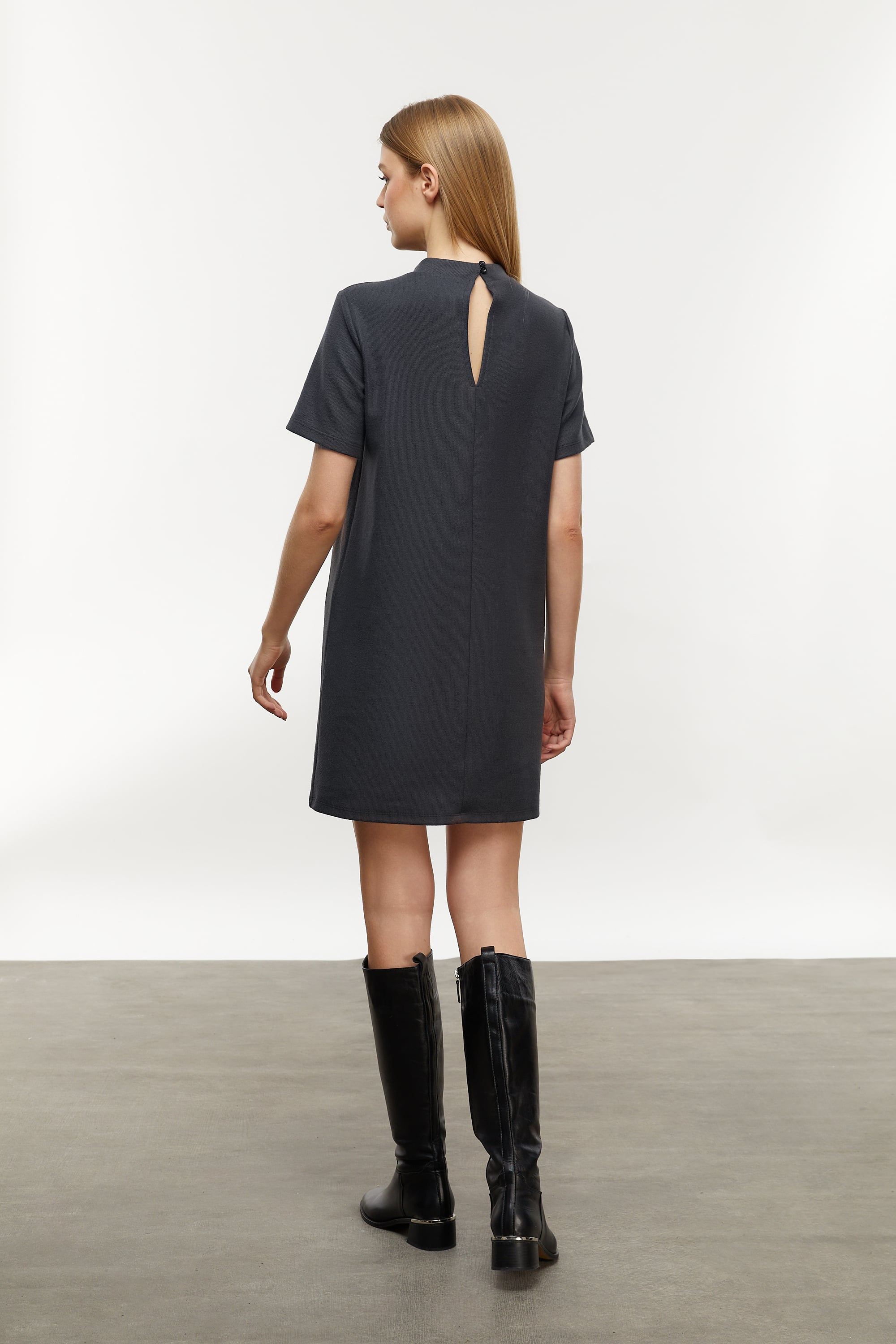 KISA KOLLU MİNİ ELBİSE