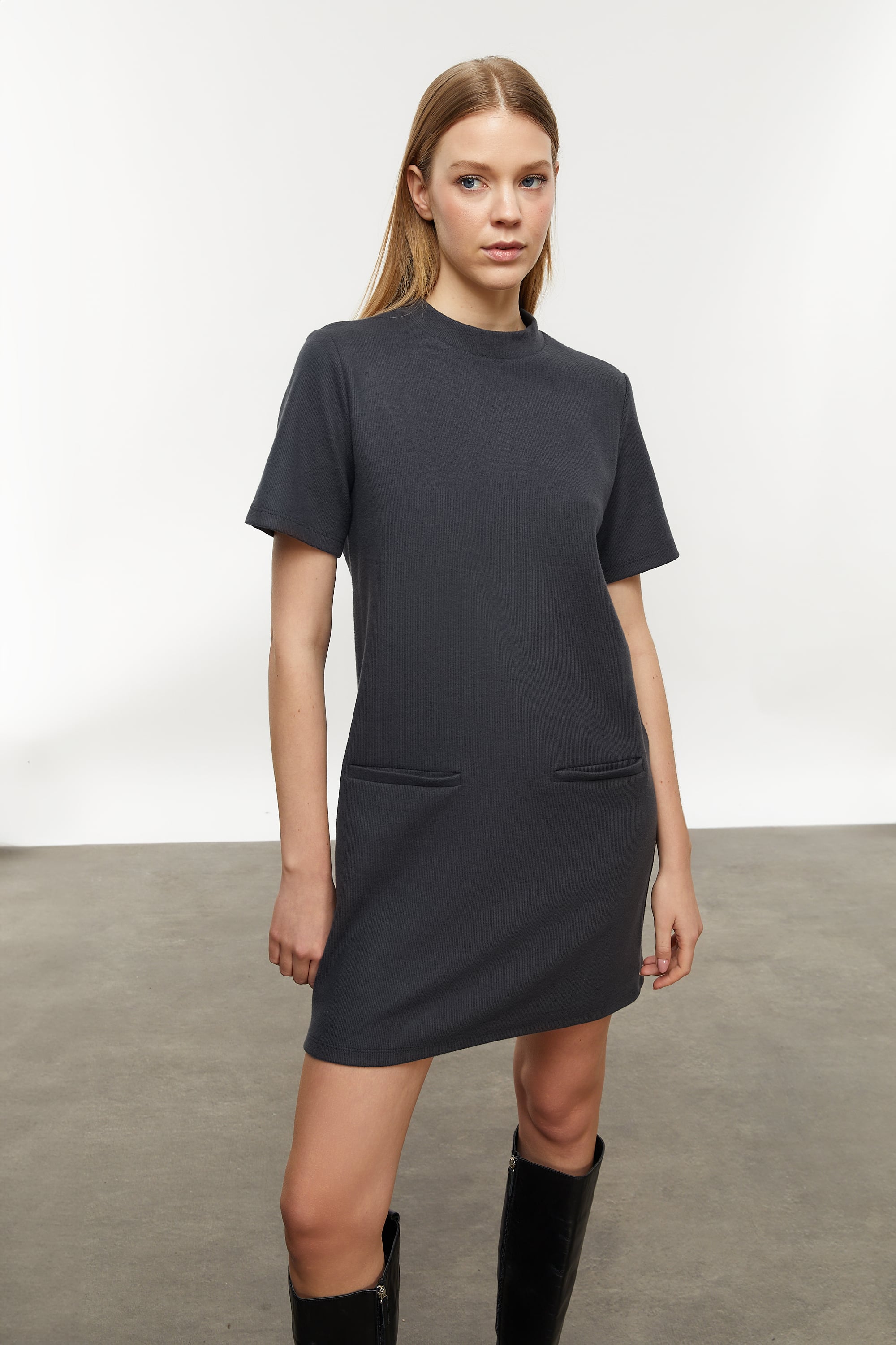 KISA KOLLU MİNİ ELBİSE