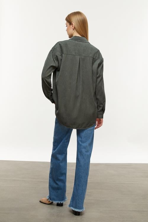  KADİFE DOKULU RAHAT KESİM GÖMLEK