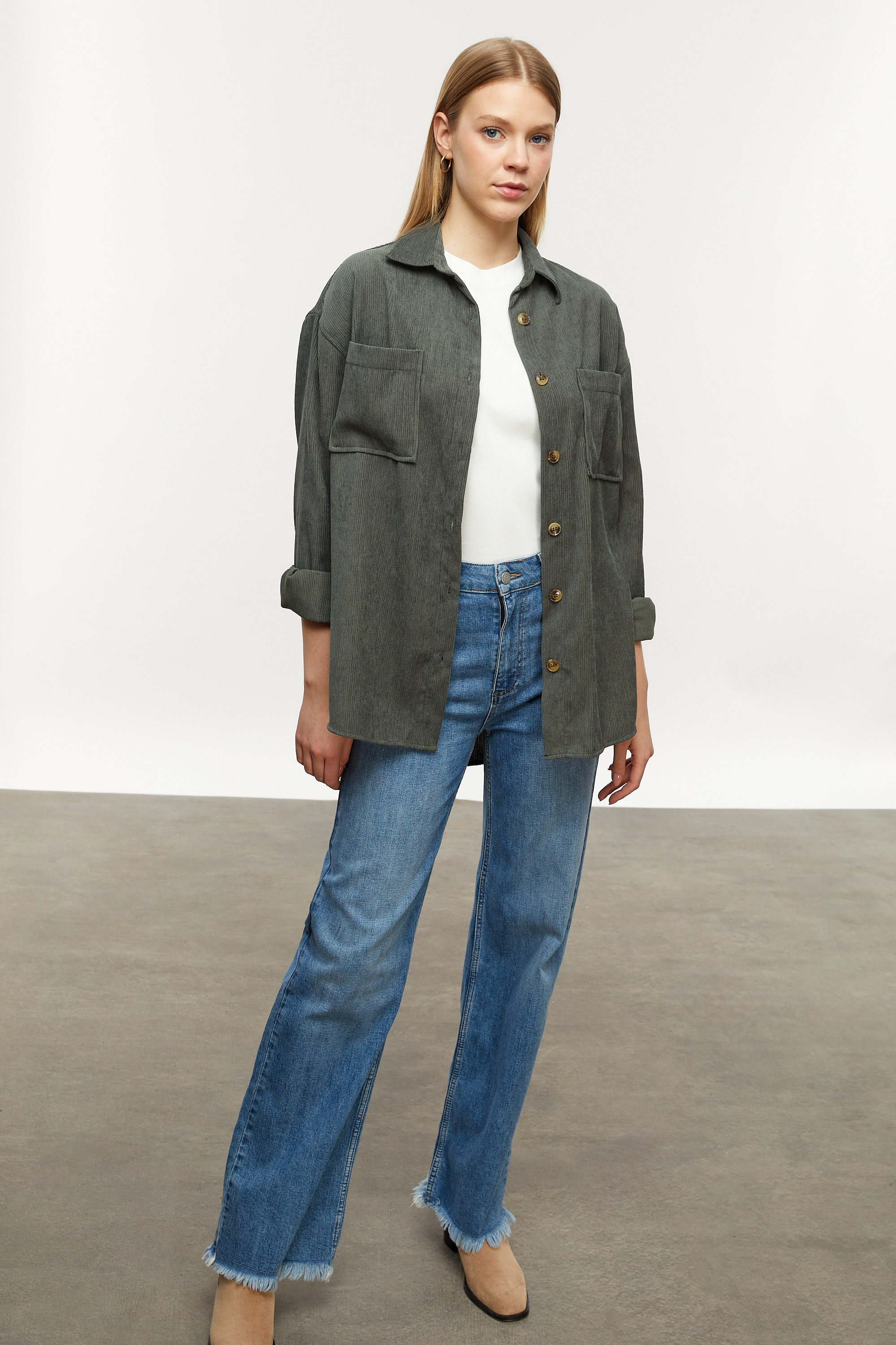 KADİFE DOKULU RAHAT KESİM GÖMLEK