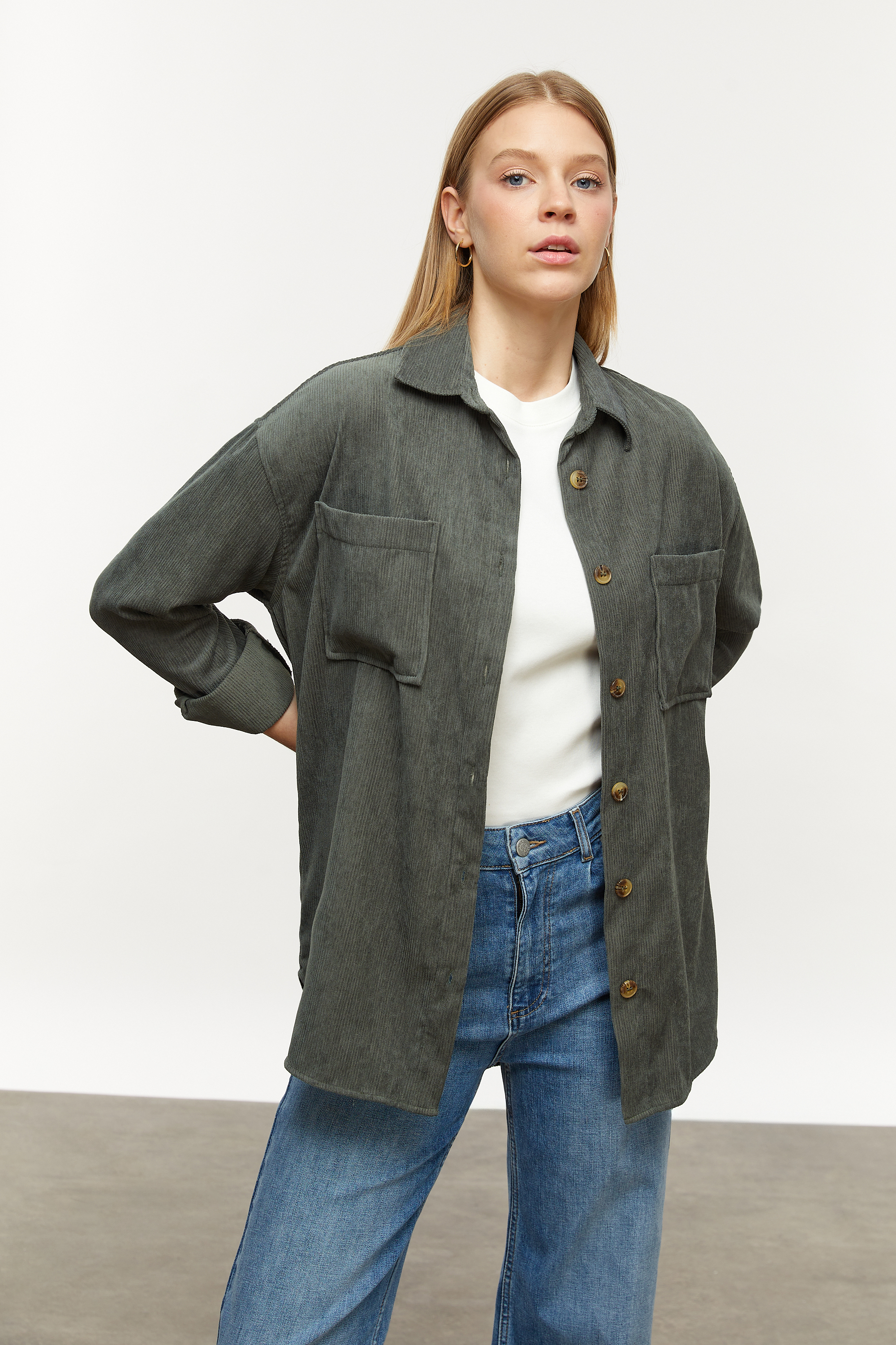 KADİFE DOKULU RAHAT KESİM GÖMLEK