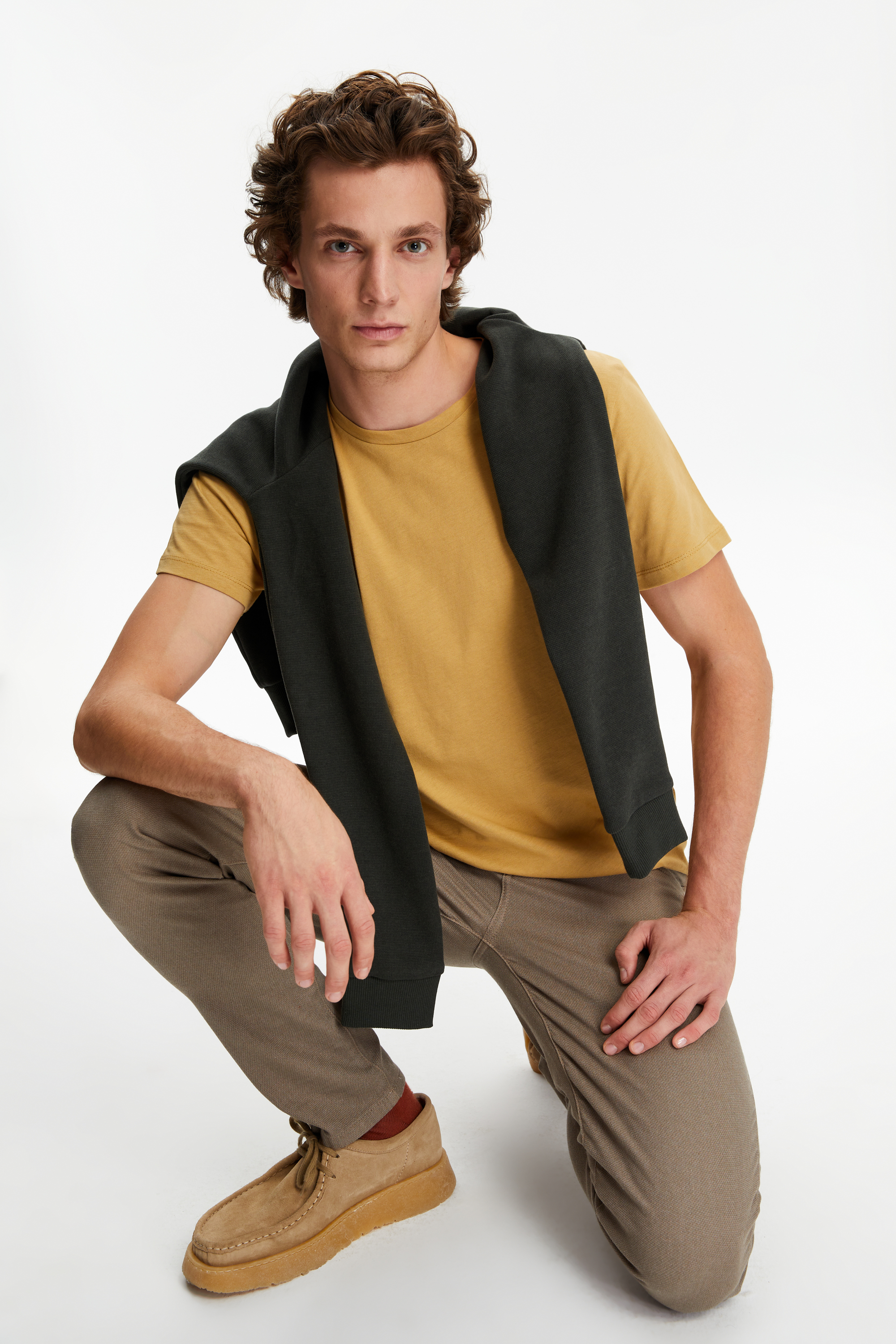 BİSİKLET YAKA KISA KOLLU T-SHIRT