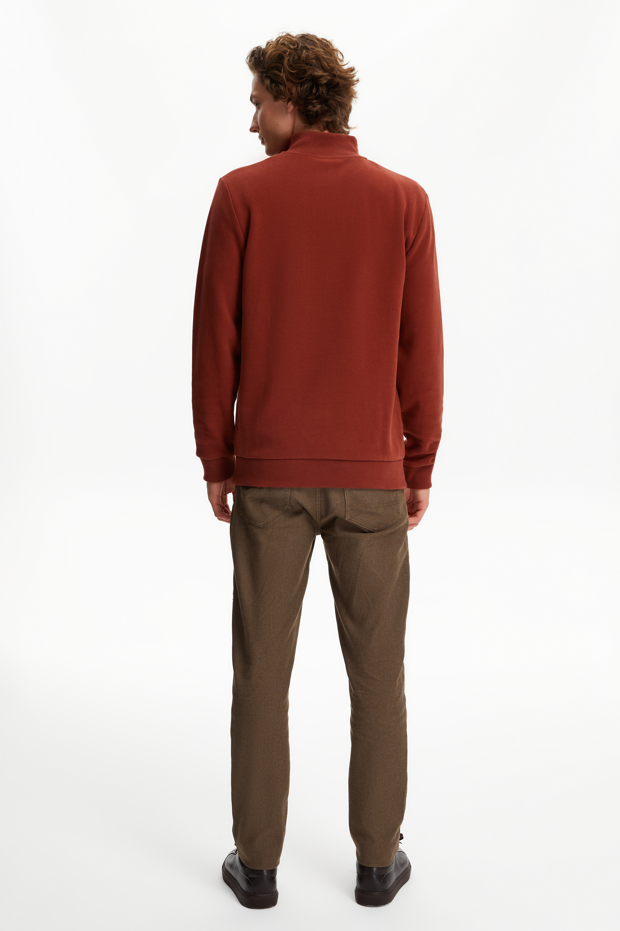 DİK YAKA SWEATSHIRT