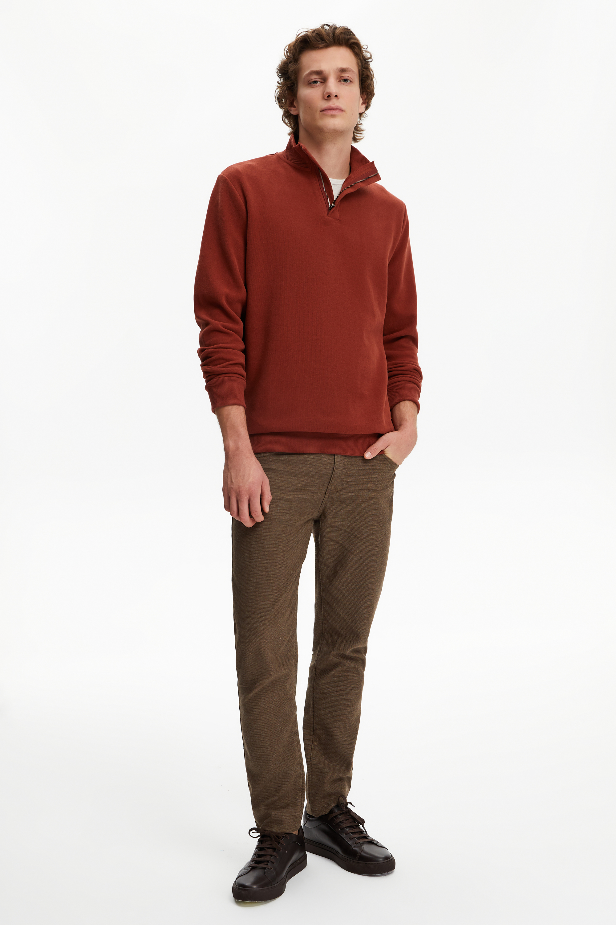 DİK YAKA SWEATSHIRT