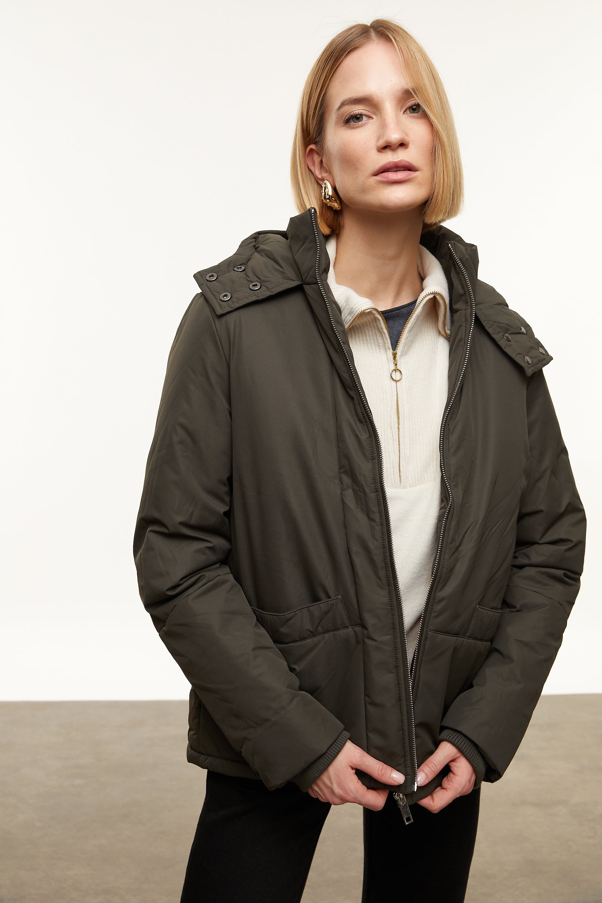 KAPÜŞONLU ŞİŞME MONT