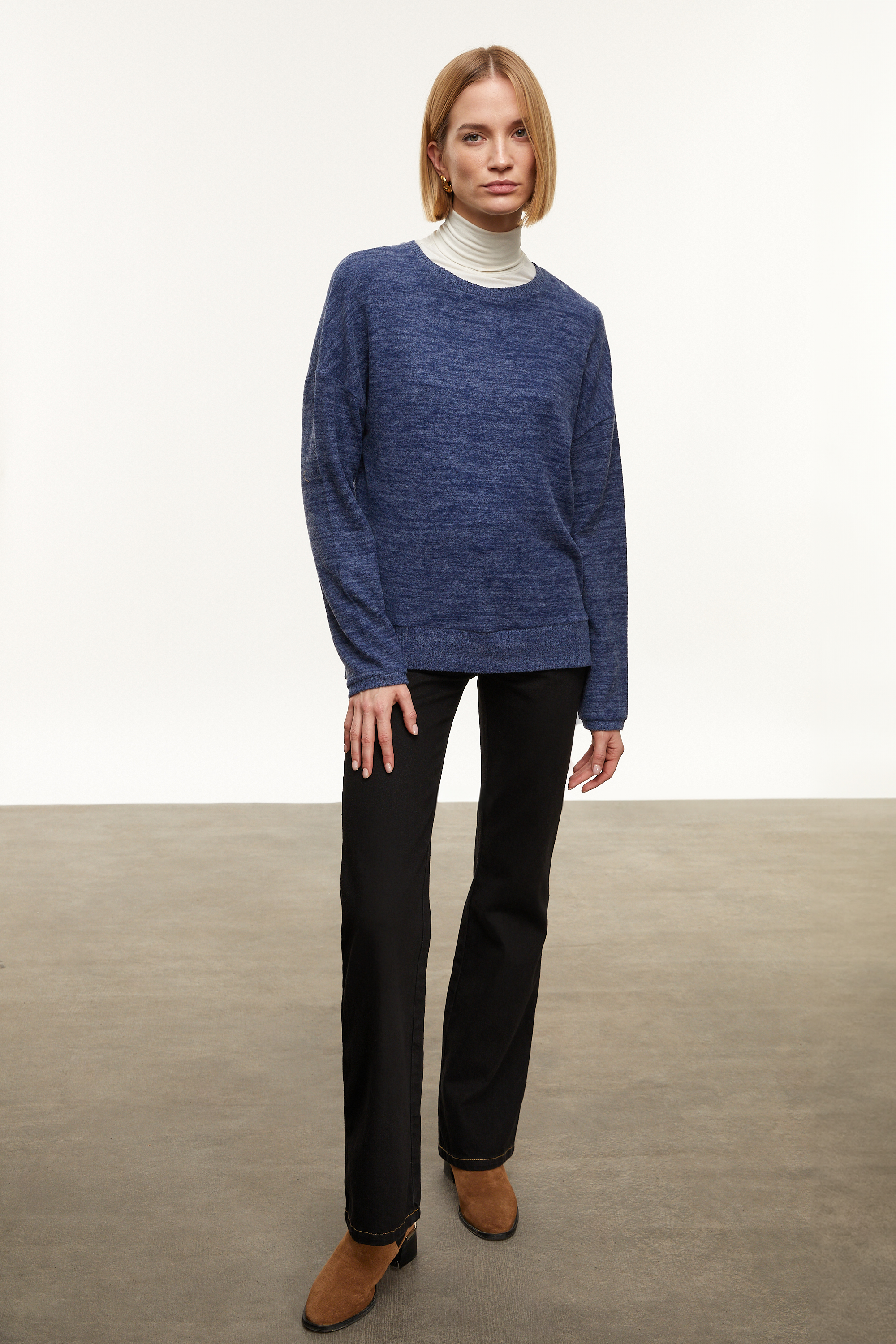 BİSİKLET YAKA TRİKO KAZAK