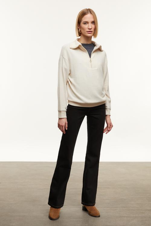  FERMUARLI DETAYLI DİK YAKA KAZAK