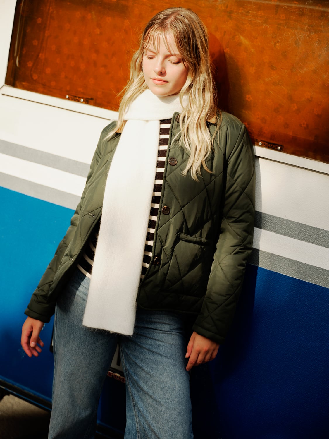 KADİFE YAKA KAPİTONELİ CEKET