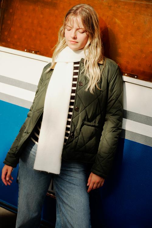  KADİFE YAKA KAPİTONELİ CEKET