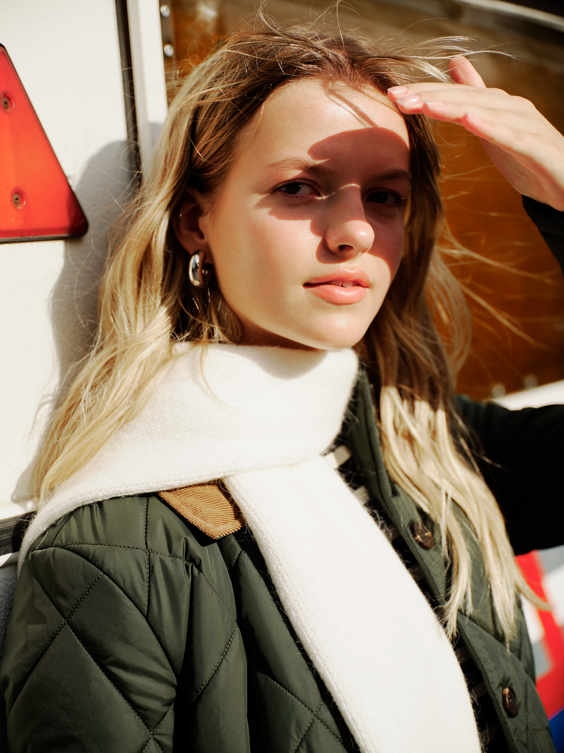 KADİFE YAKA KAPİTONELİ CEKET