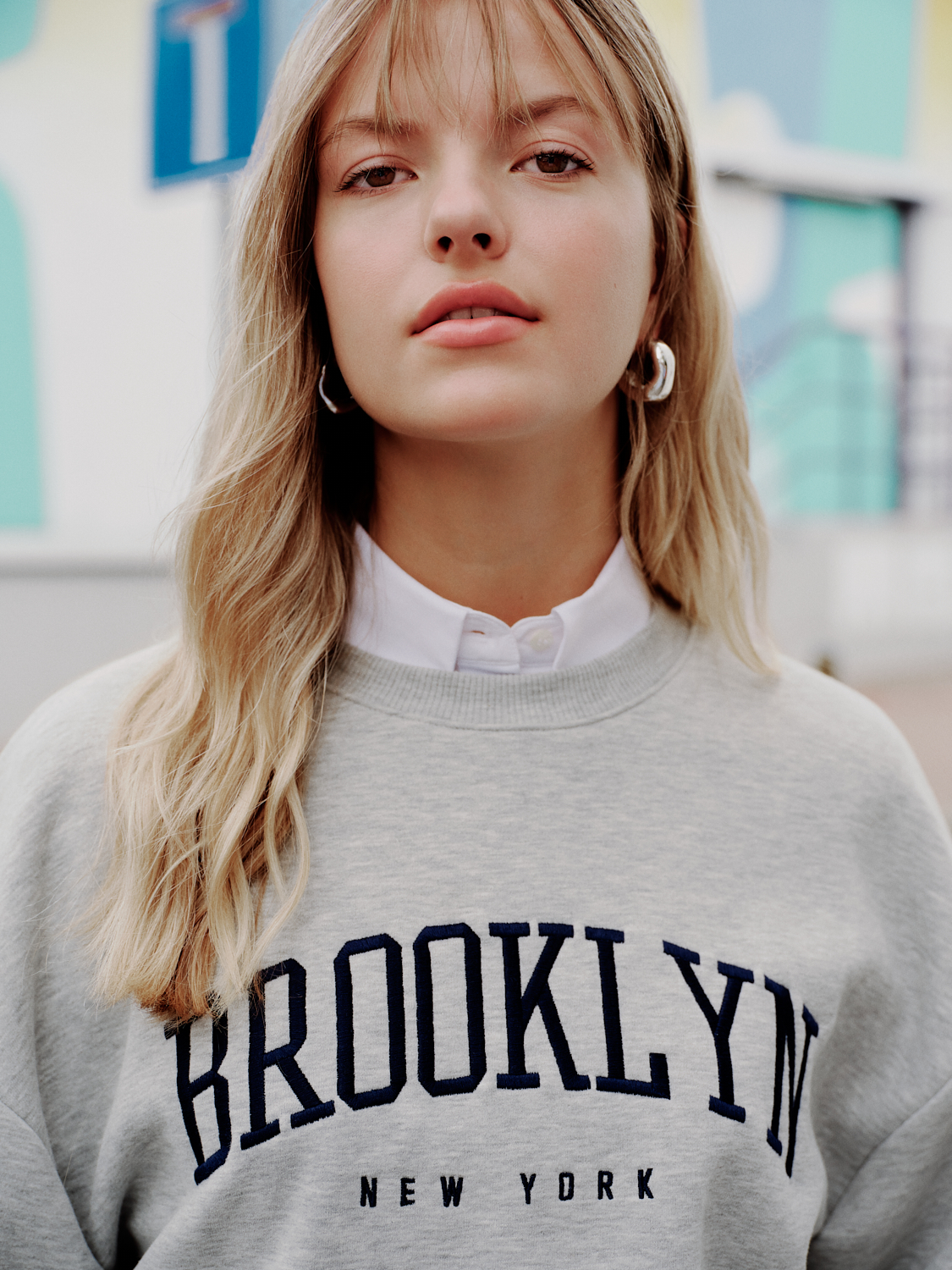 NAKIŞLI BİSİKLET YAKA SWEATSHIRT