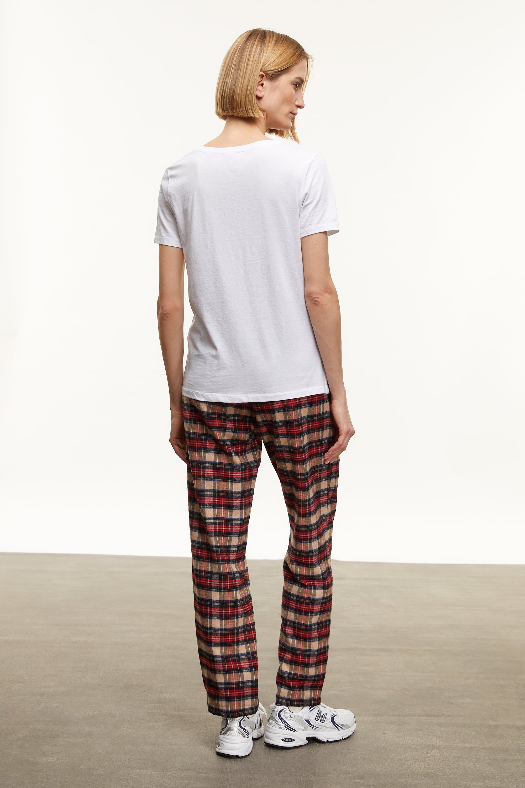 V YAKA KISA KOLLU T-SHIRT