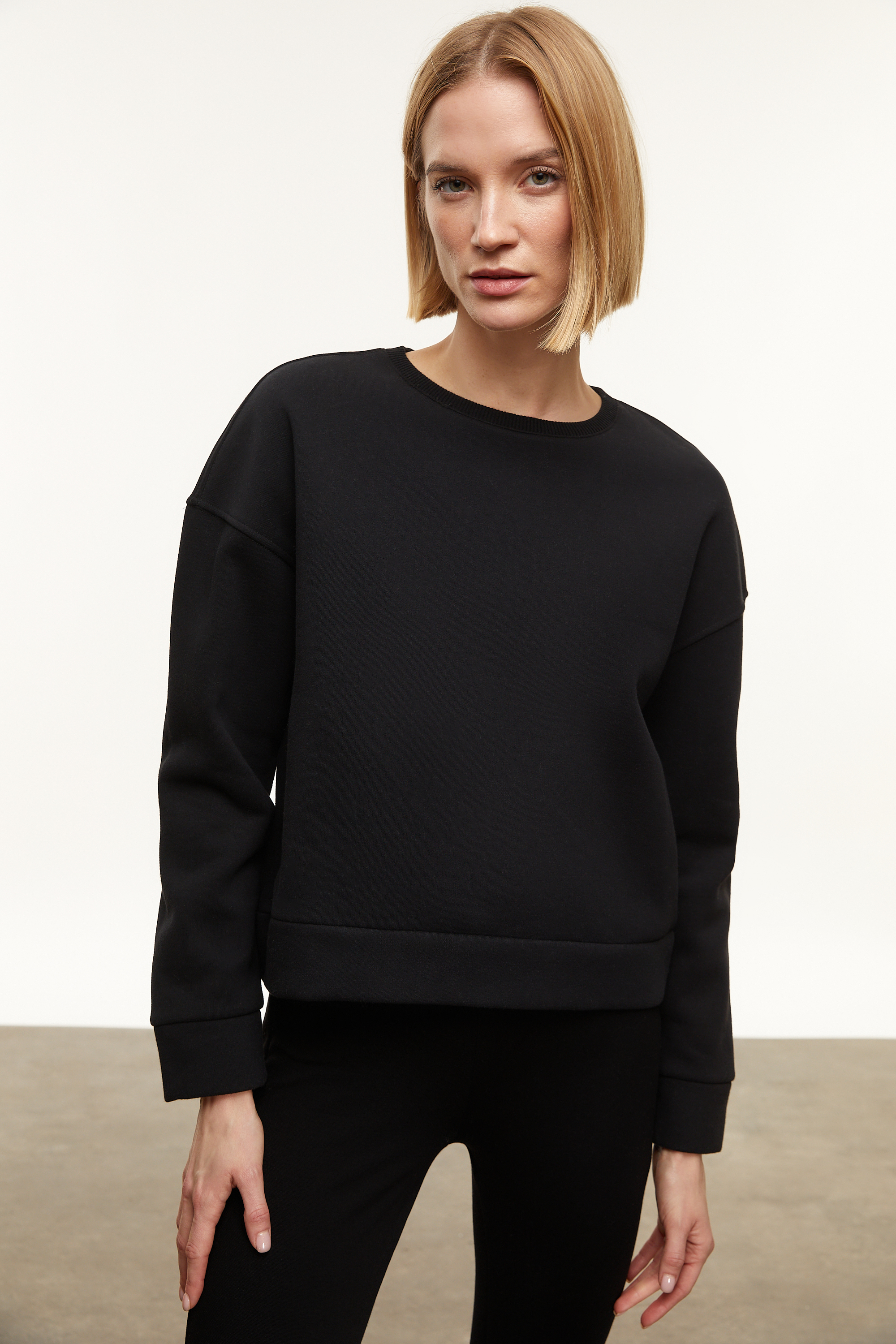 BİSİKLET YAKA SWEATSHIRT