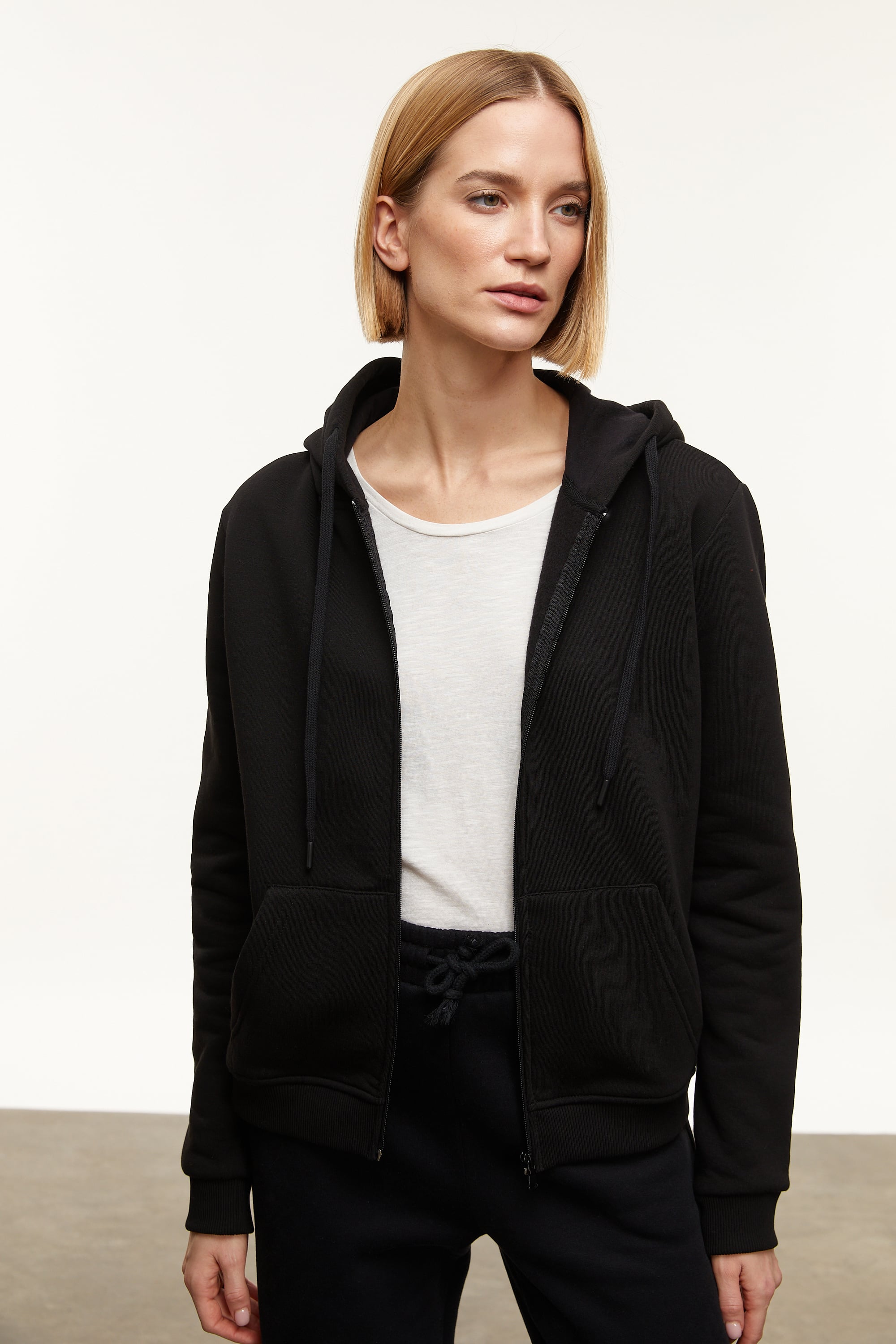 FERMUARLI KAPÜŞONLU SWEATSHIRT