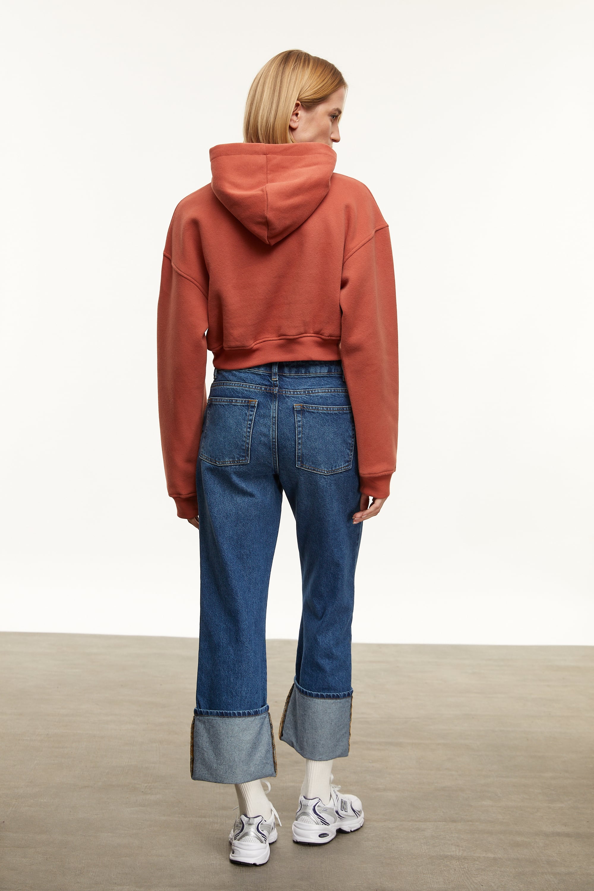 KAPÜŞONLU CROP SWEATSHIRT