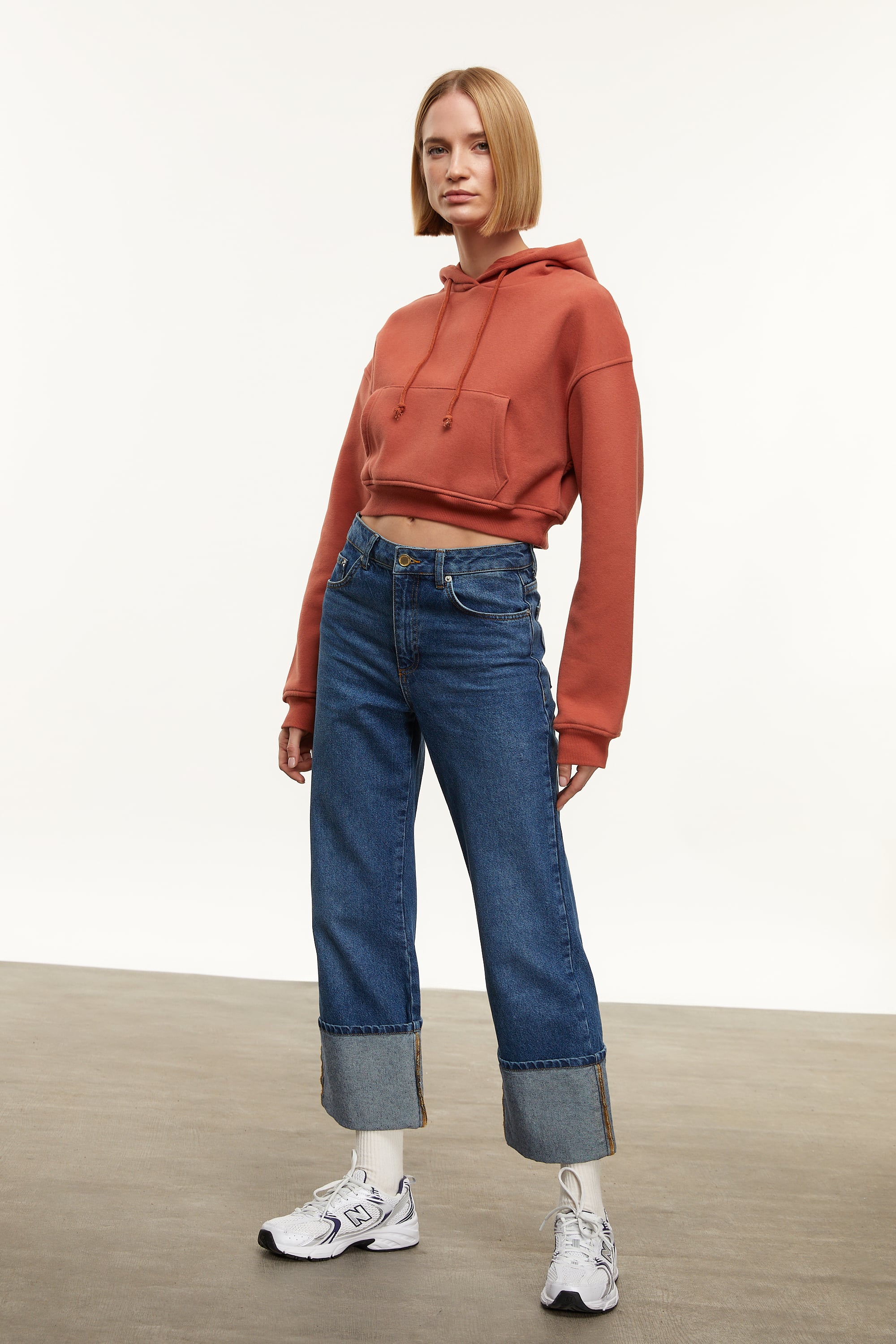 KAPÜŞONLU CROP SWEATSHIRT