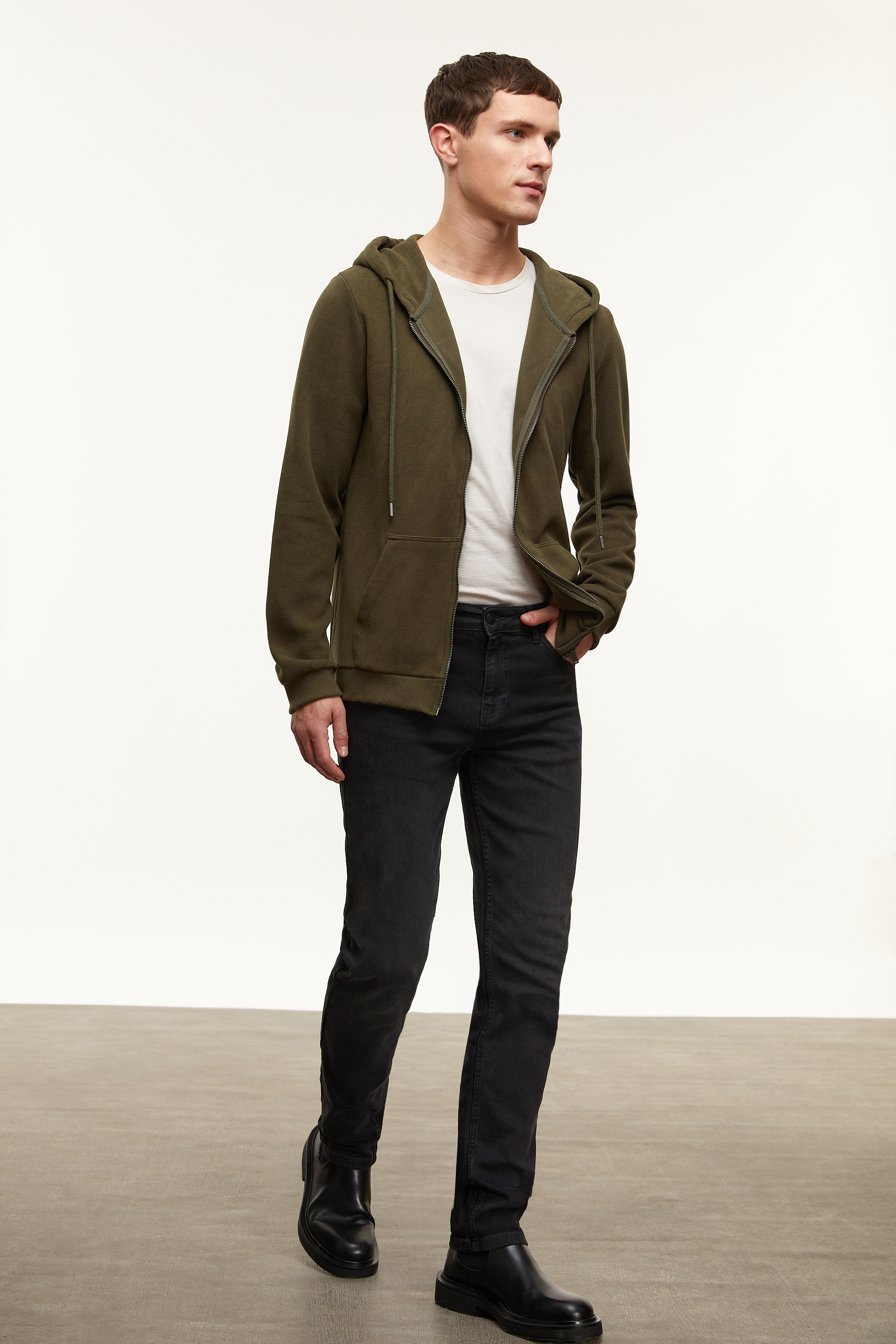 KAPÜŞONLU FERMUARLI SWEATSHIRT