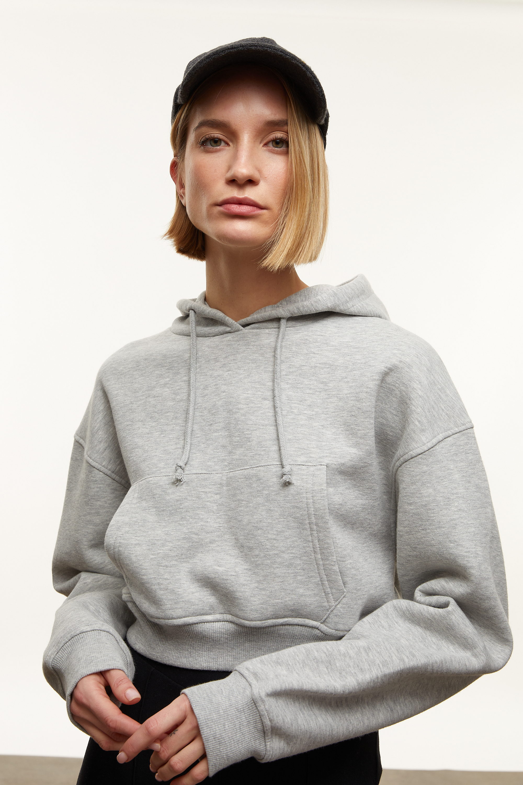 KAPÜŞONLU CROP SWEATSHIRT