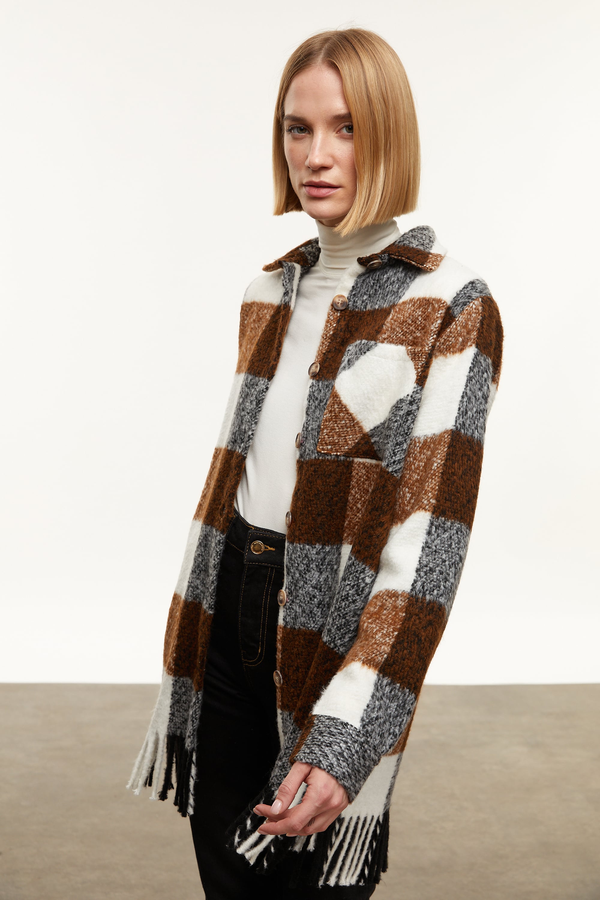 EKOSELİ PÜSKÜL DETAYLI CEKET GÖMLEK