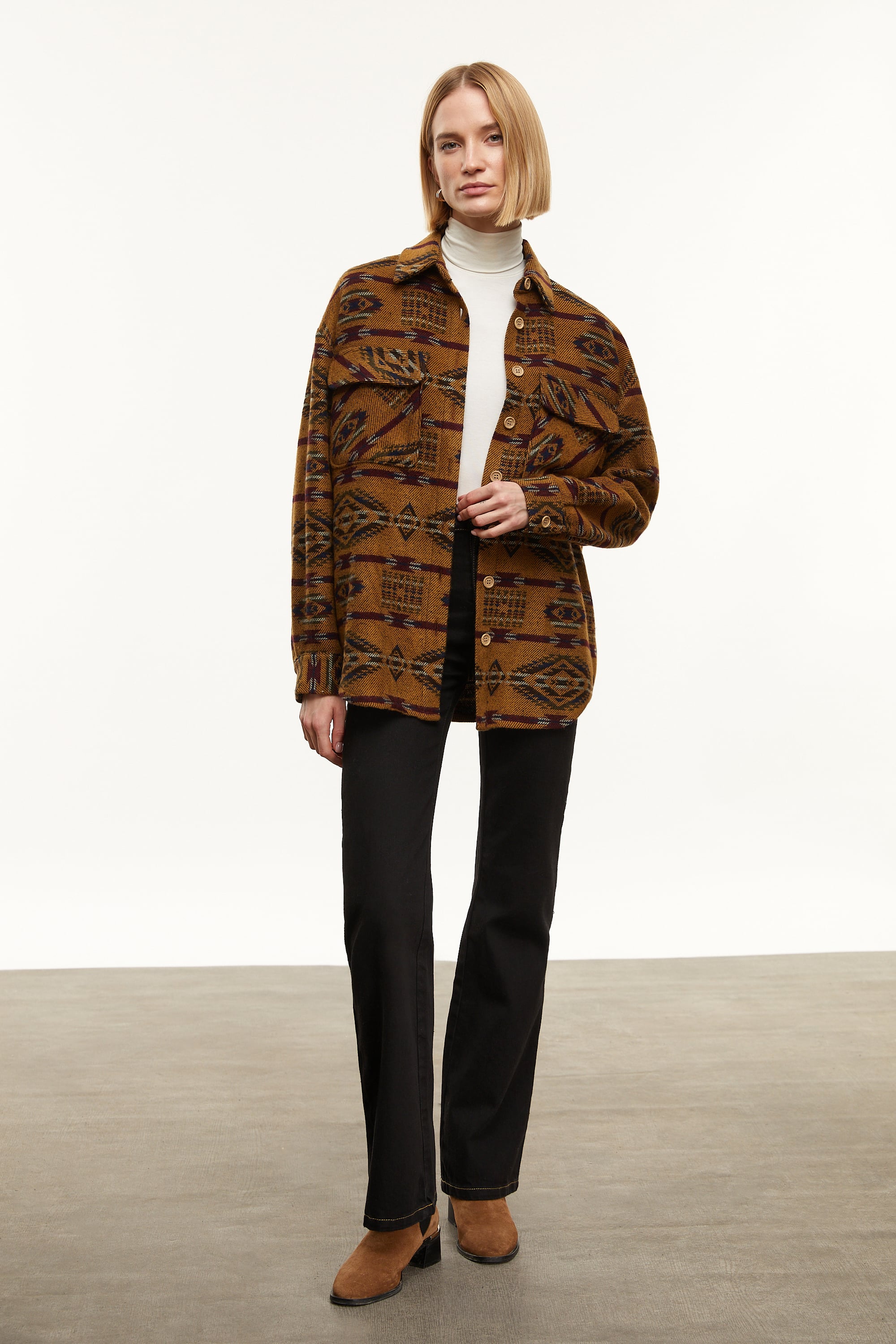 ETNİK DESENLİ RAHAT KESİM GÖMLEK