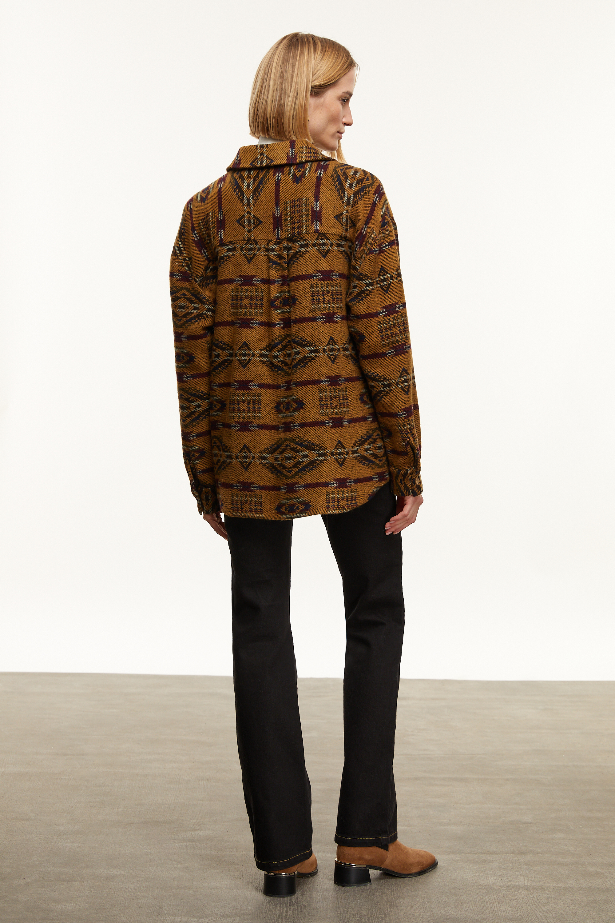 ETNİK DESENLİ RAHAT KESİM GÖMLEK