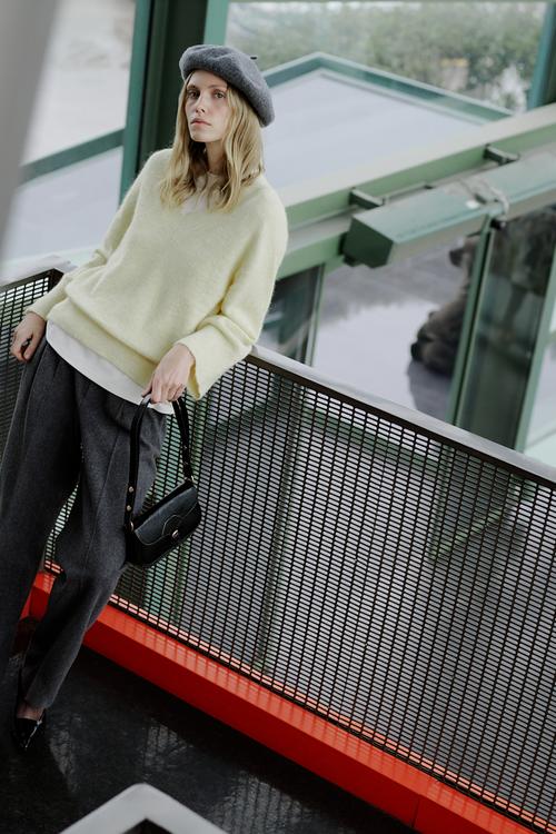  ALPAKA YÜN KARIŞIMLI V YAKA TRİKO KAZAK