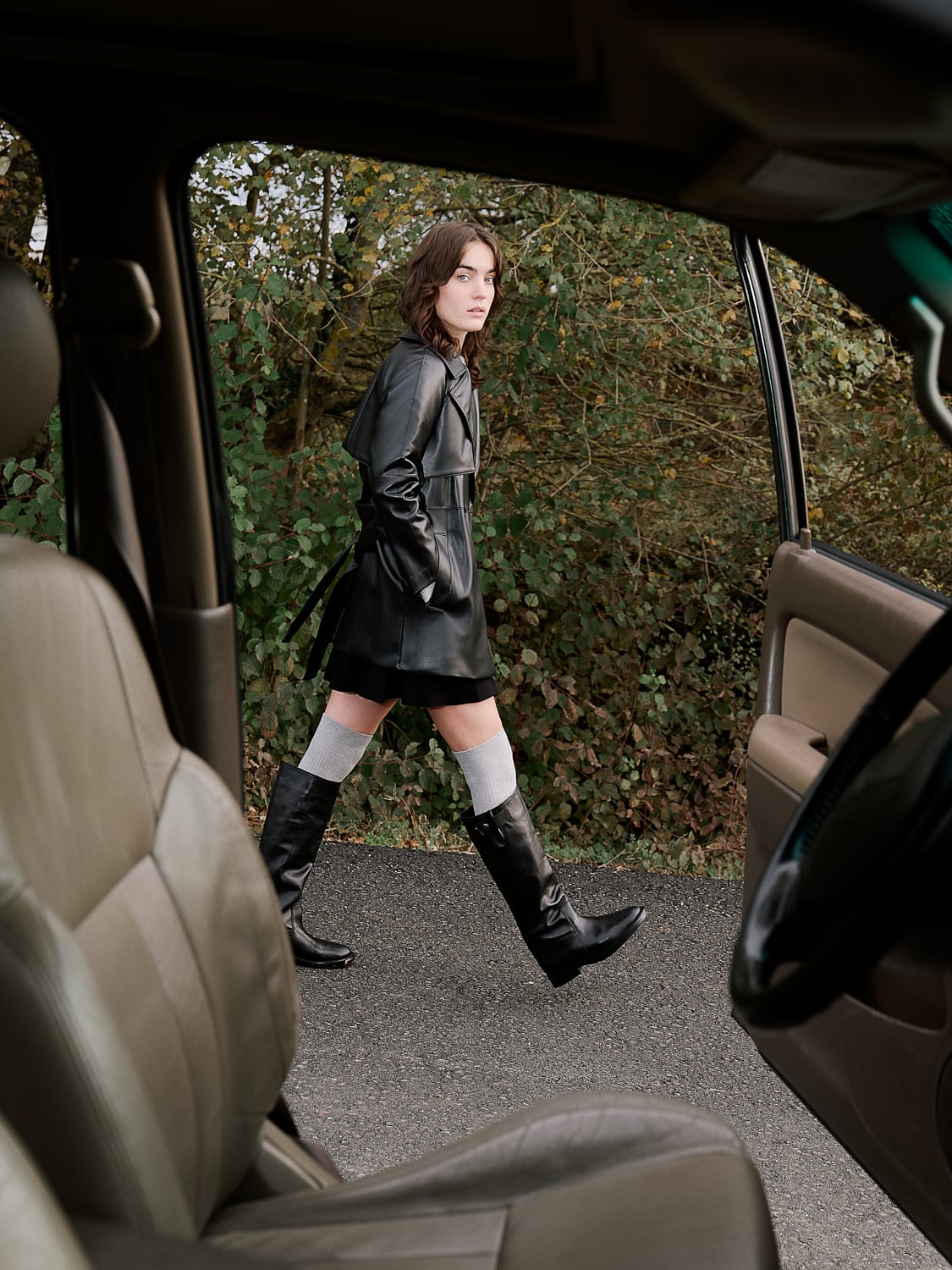 KUŞAKLI DERİ GÖRÜNÜMLÜ CEKET