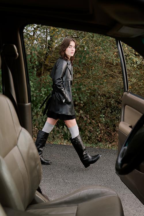  KUŞAKLI DERİ GÖRÜNÜMLÜ CEKET